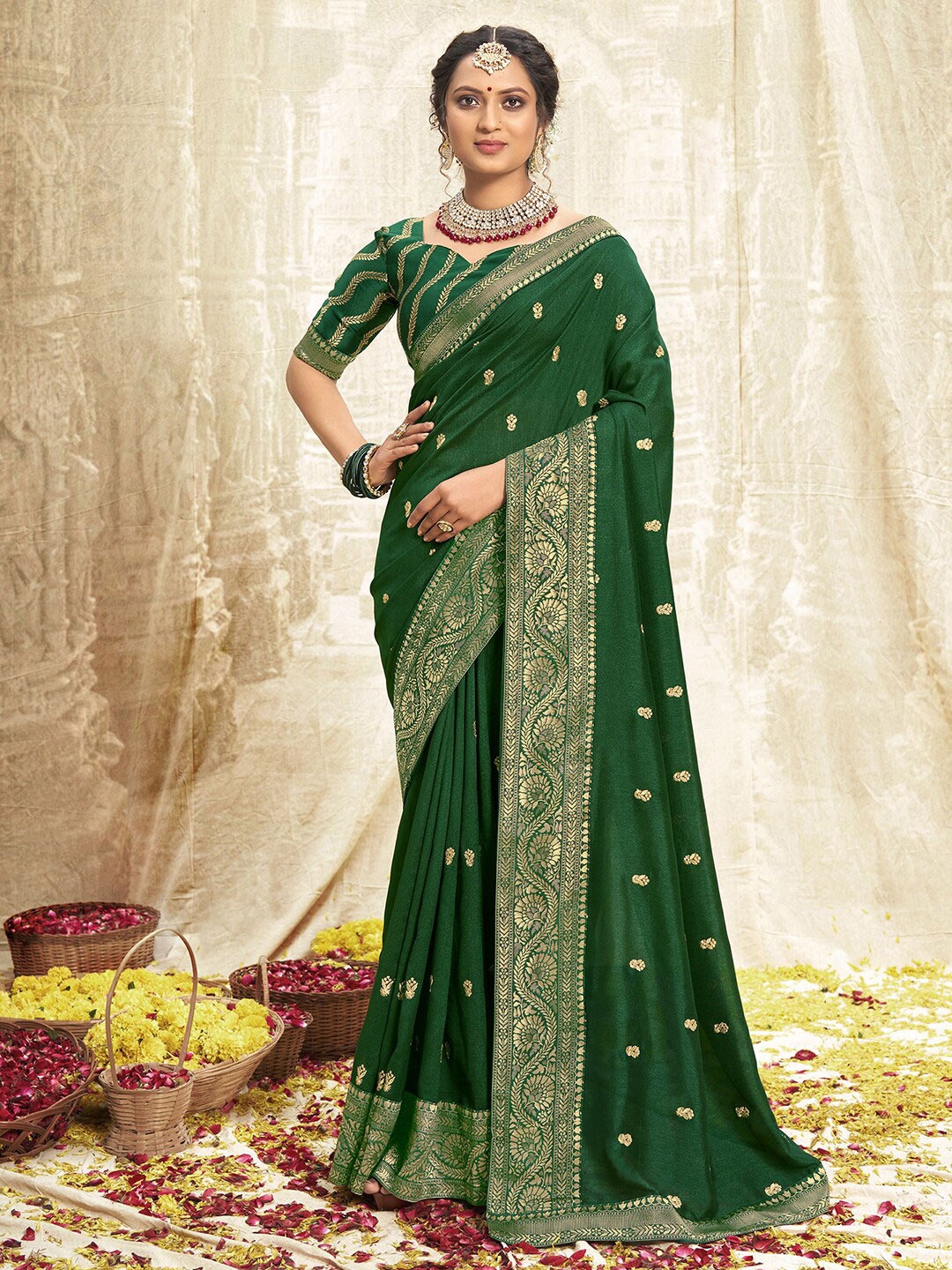 

Mitera Green & Gold-Toned Ethnic Motifs Embroidered Saree