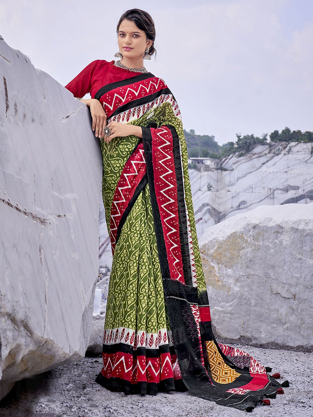 

Mitera Green & Red Ethnic Motifs Printed Saree