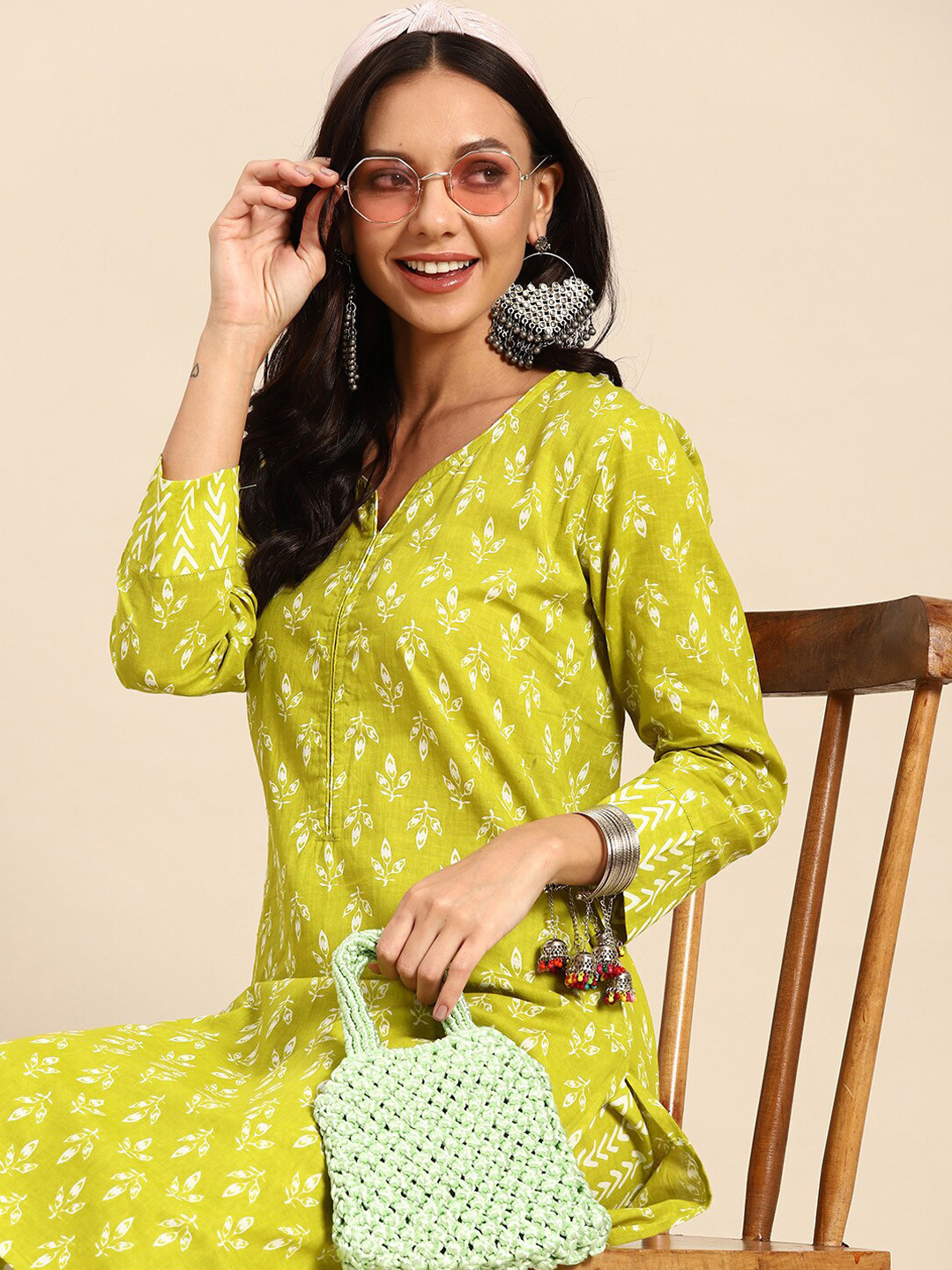 

Sangria Green Ethnic Motifs Printed Pure Cotton V-Neck Straight Kurta With Trouser