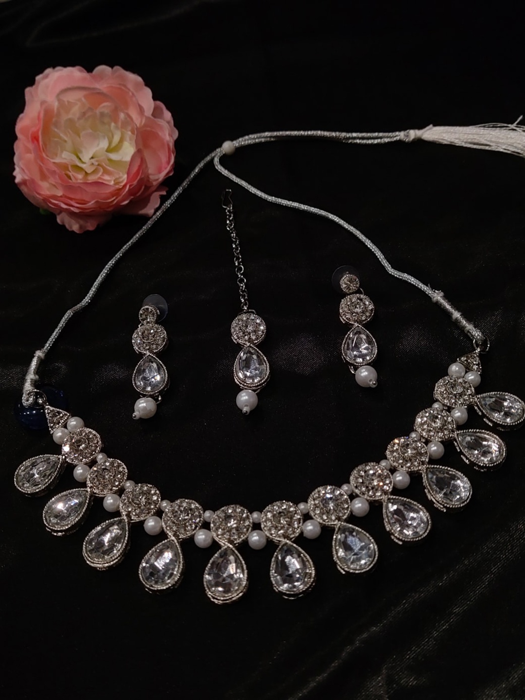 

FEMMIBELLA Silver-Plated Stones-Studded & Beaded Jewellery Set