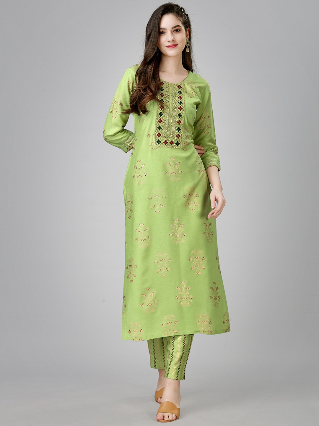 

Vaidehi Fashion Floral Printed Regular Kurta With Trousers, Lime green