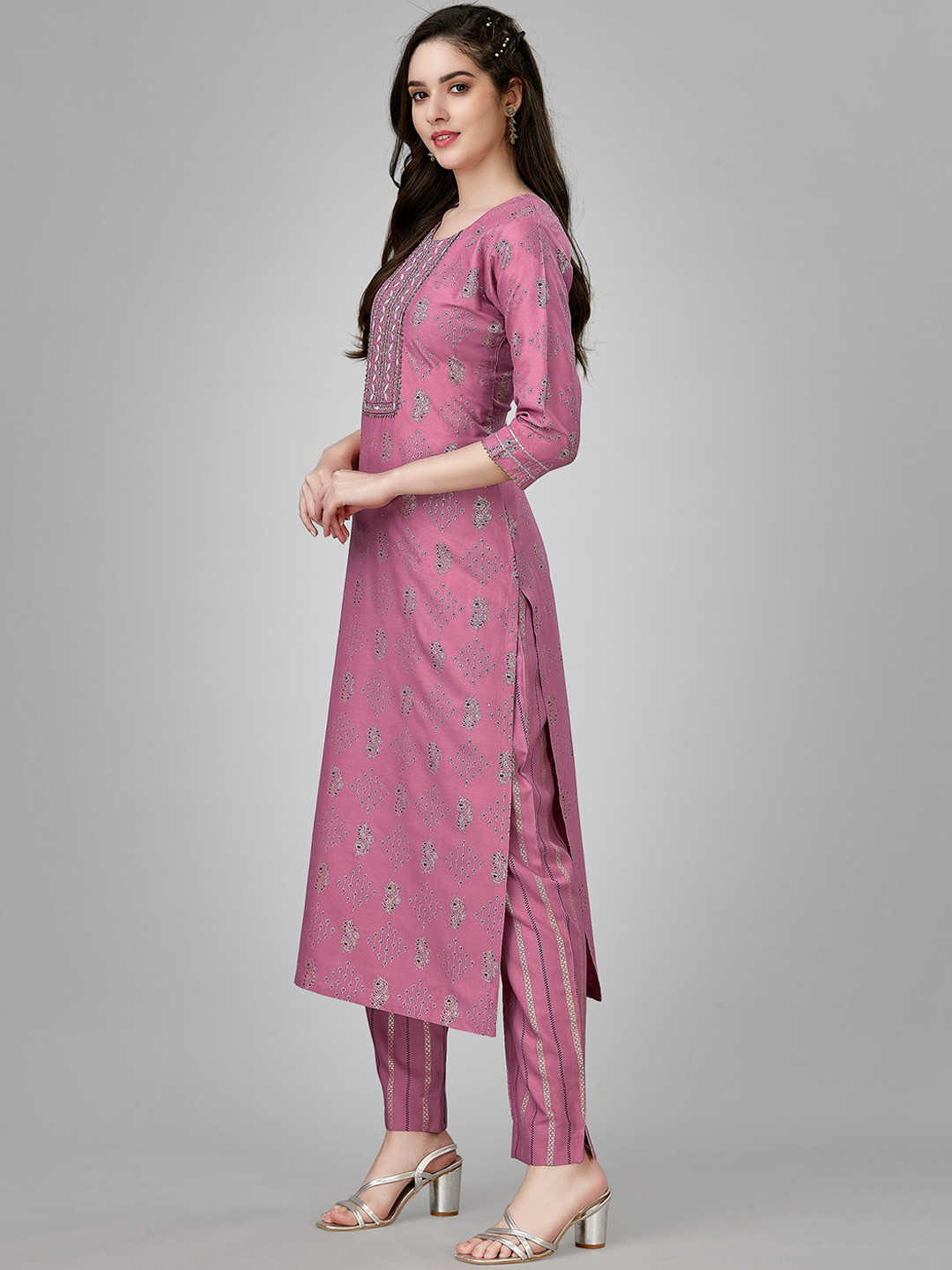 

Vaidehi Fashion Ethnic Motifs Embroidered Regular Kurti with Trousers, Pink