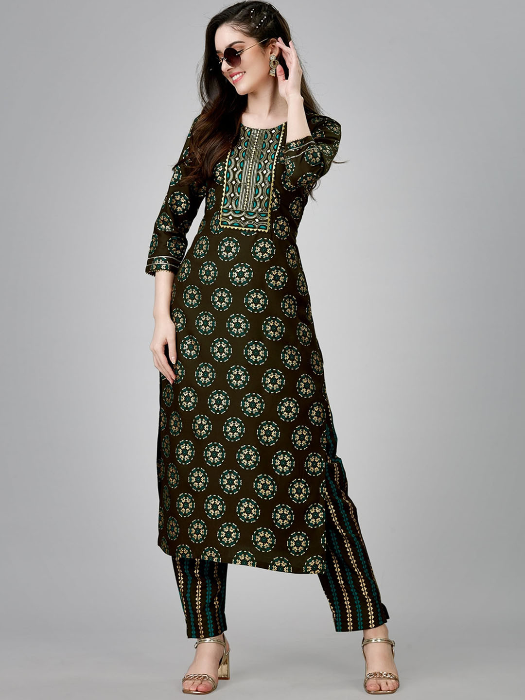 

Vaidehi Fashion Ethnic Motifs Embroidered Gotta Patti Kurta With Trousers, Brown