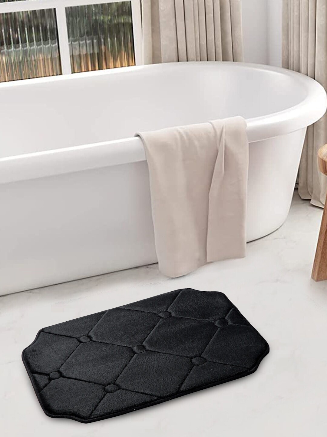 

FABINALIV Black Geometric Design 1450 GSM Bath Mat
