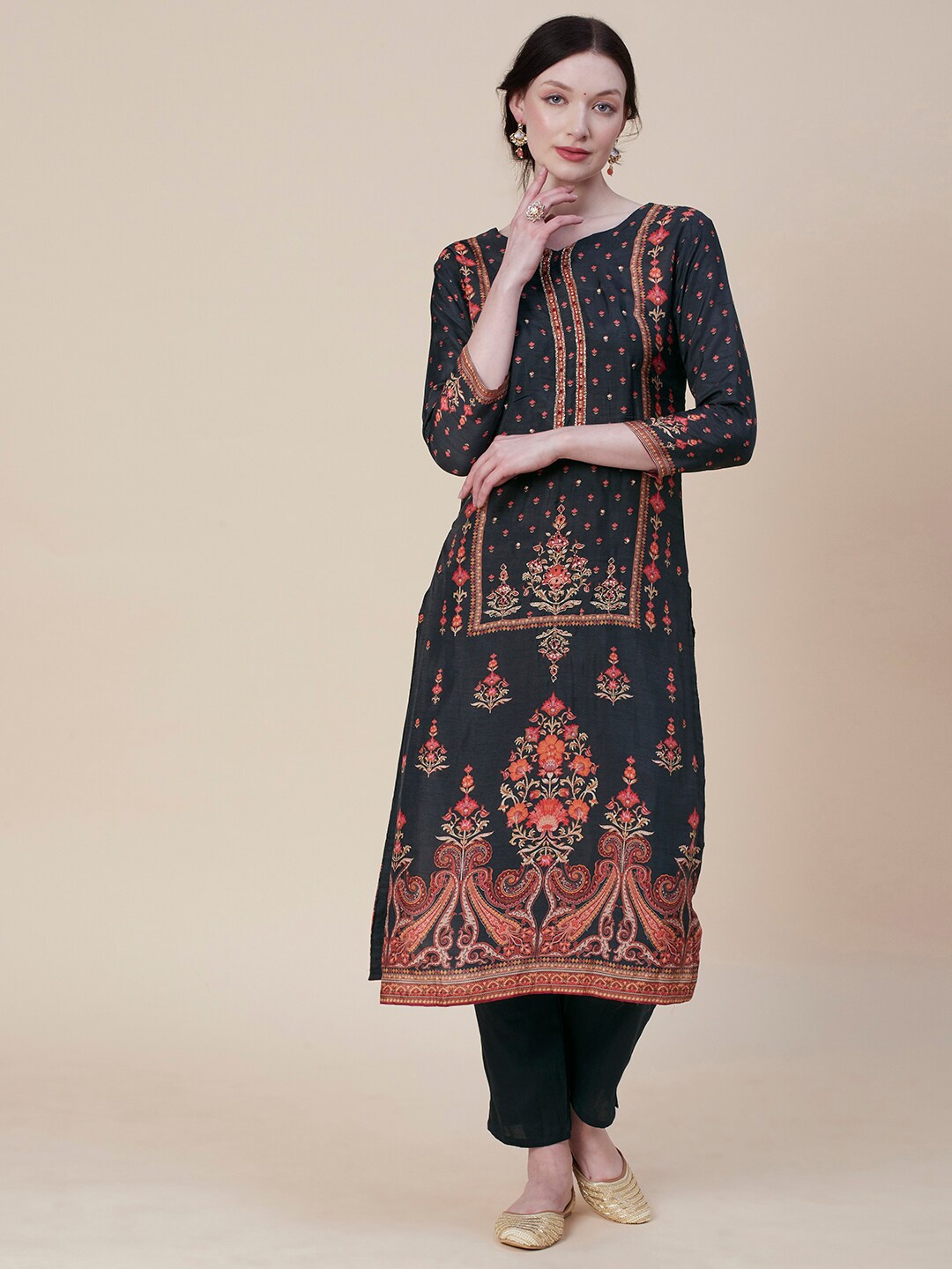 

FASHOR Charcoal Ethnic Motif Printed Embellished Zardozi Kurta with Trousers