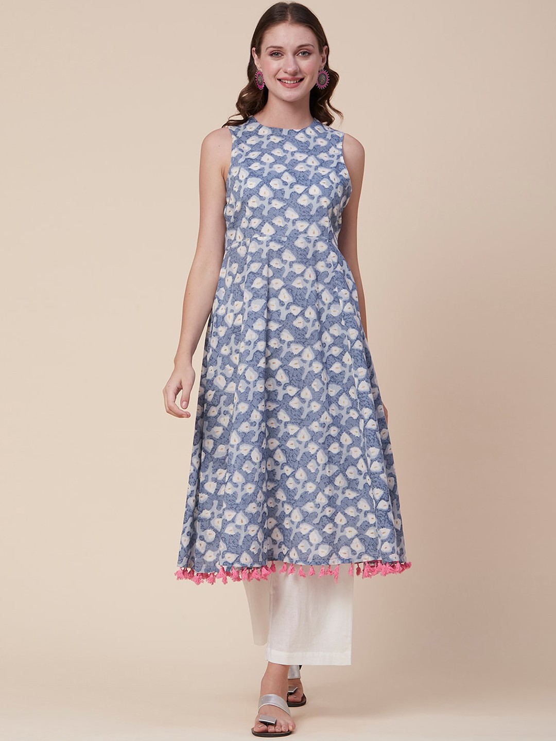 

FASHOR Blue Floral Printed Sleeveles Pure Cotton Kurta with Palazzos