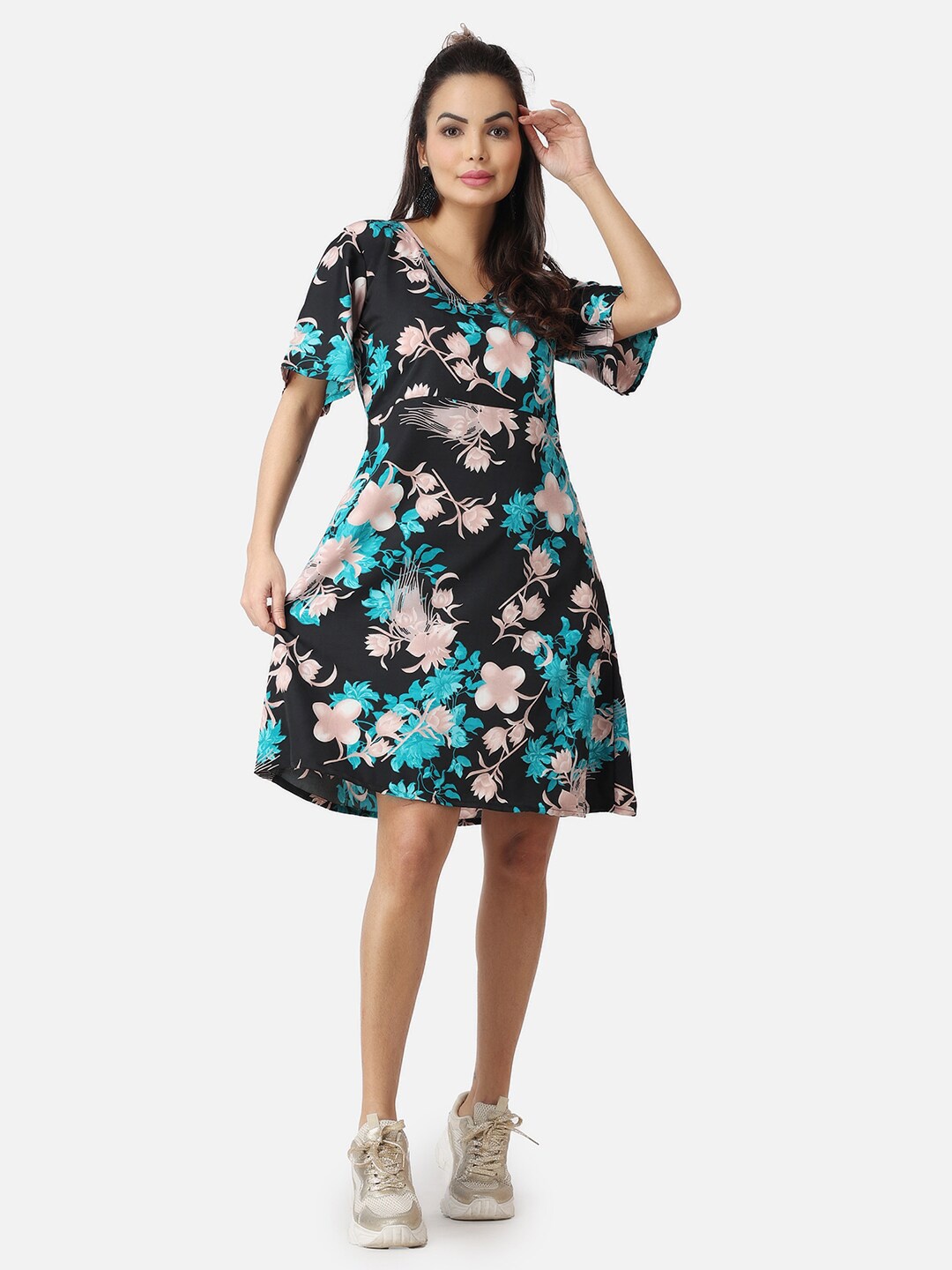 

Popwings Floral Printed V-Neck Bell Sleeves A-Line Dress, Black