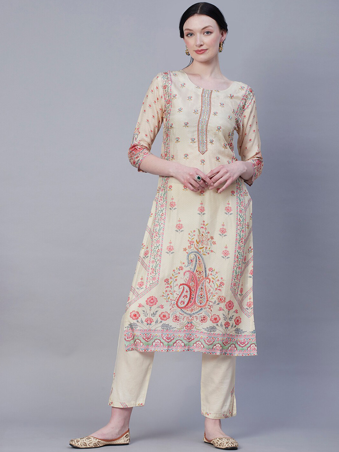 

FASHOR Cream & Red Paisely Ethnic Motifs Printed Regular Sleeves Kurta with Trousers