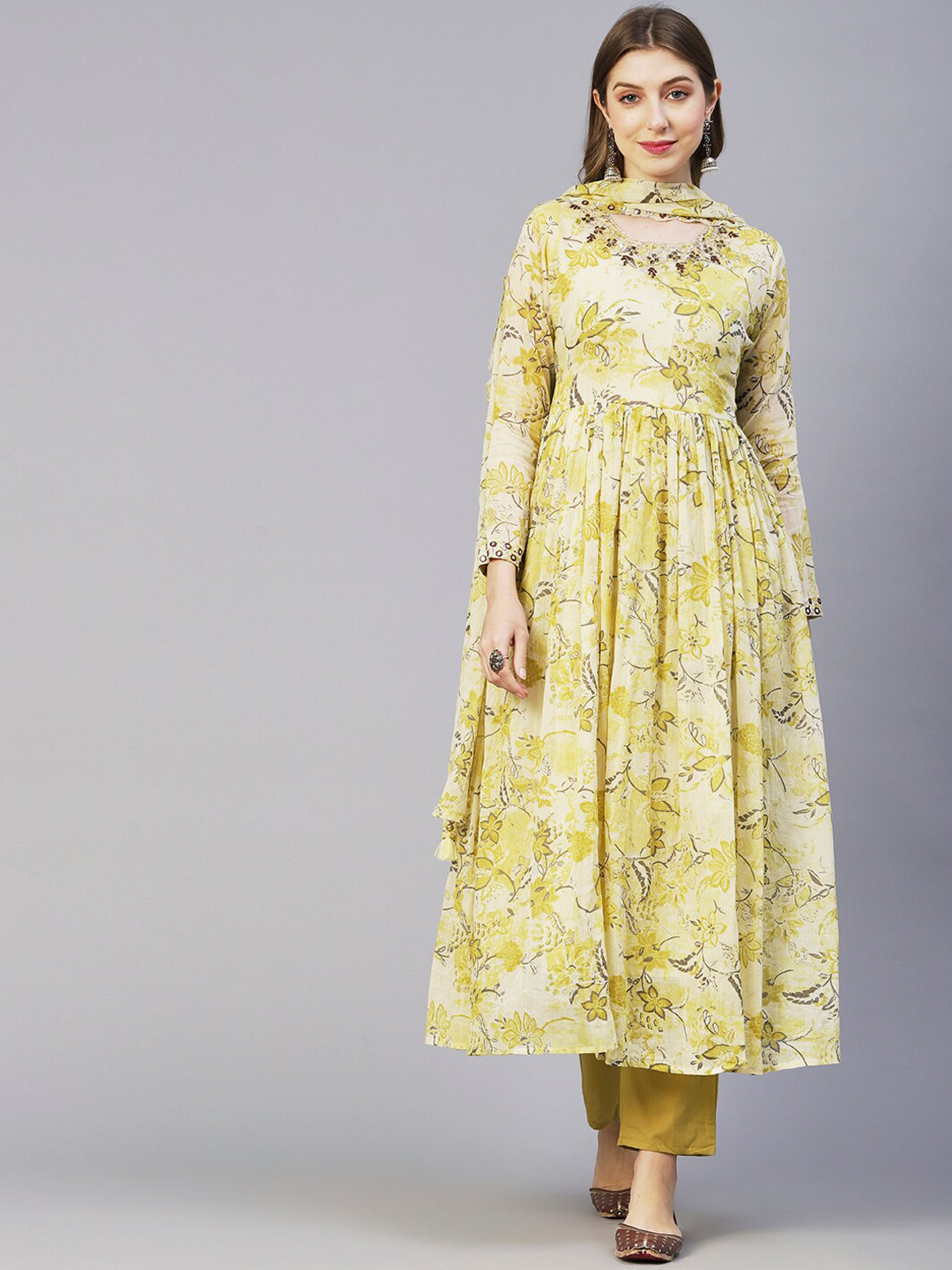 

FASHOR Green Floral Printed Mirror Work Pure Cotton Kurta & Trousers With Dupatta