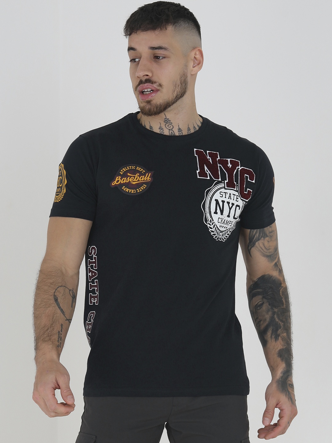 

BRAVE SOUL Men Typography Printed Pure Cotton T-shirt, Black