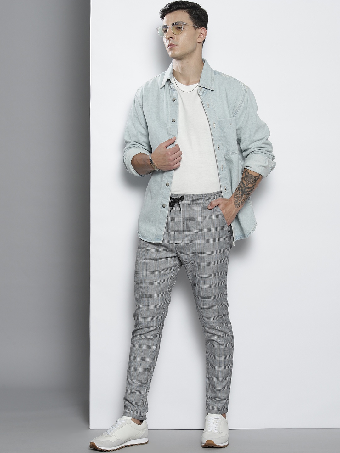 

BRAVE SOUL Men Checked Slim Fit Trousers, Grey