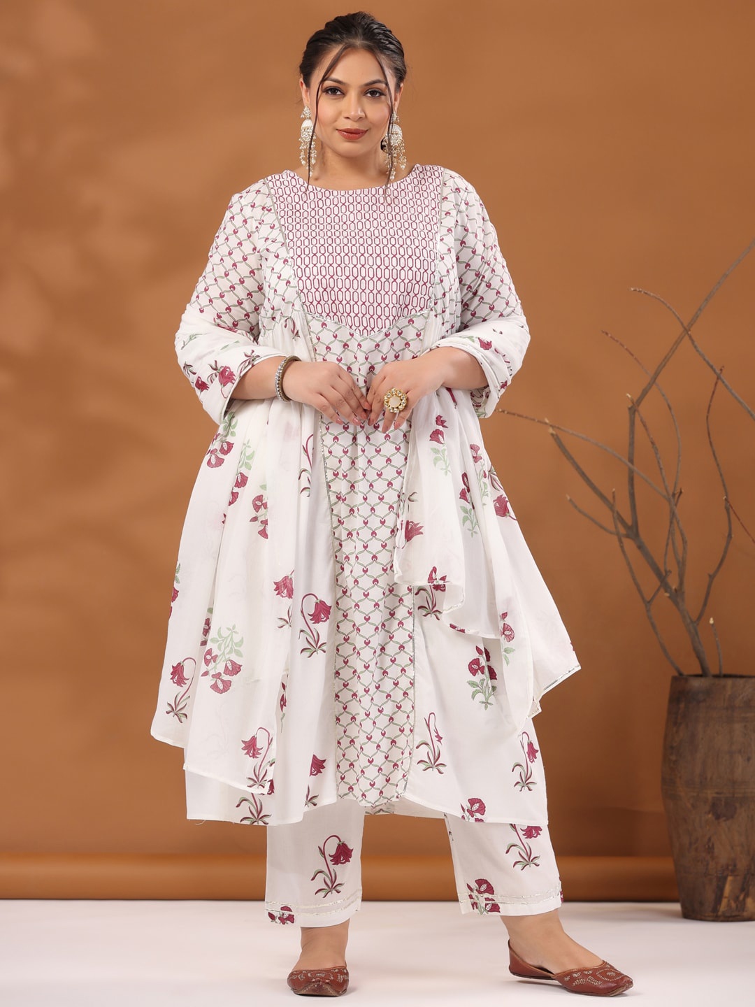 

Jaipur Kurti Plus Size White Floral Printed Cotton Kurta with Trousers & With Dupatta, Magenta