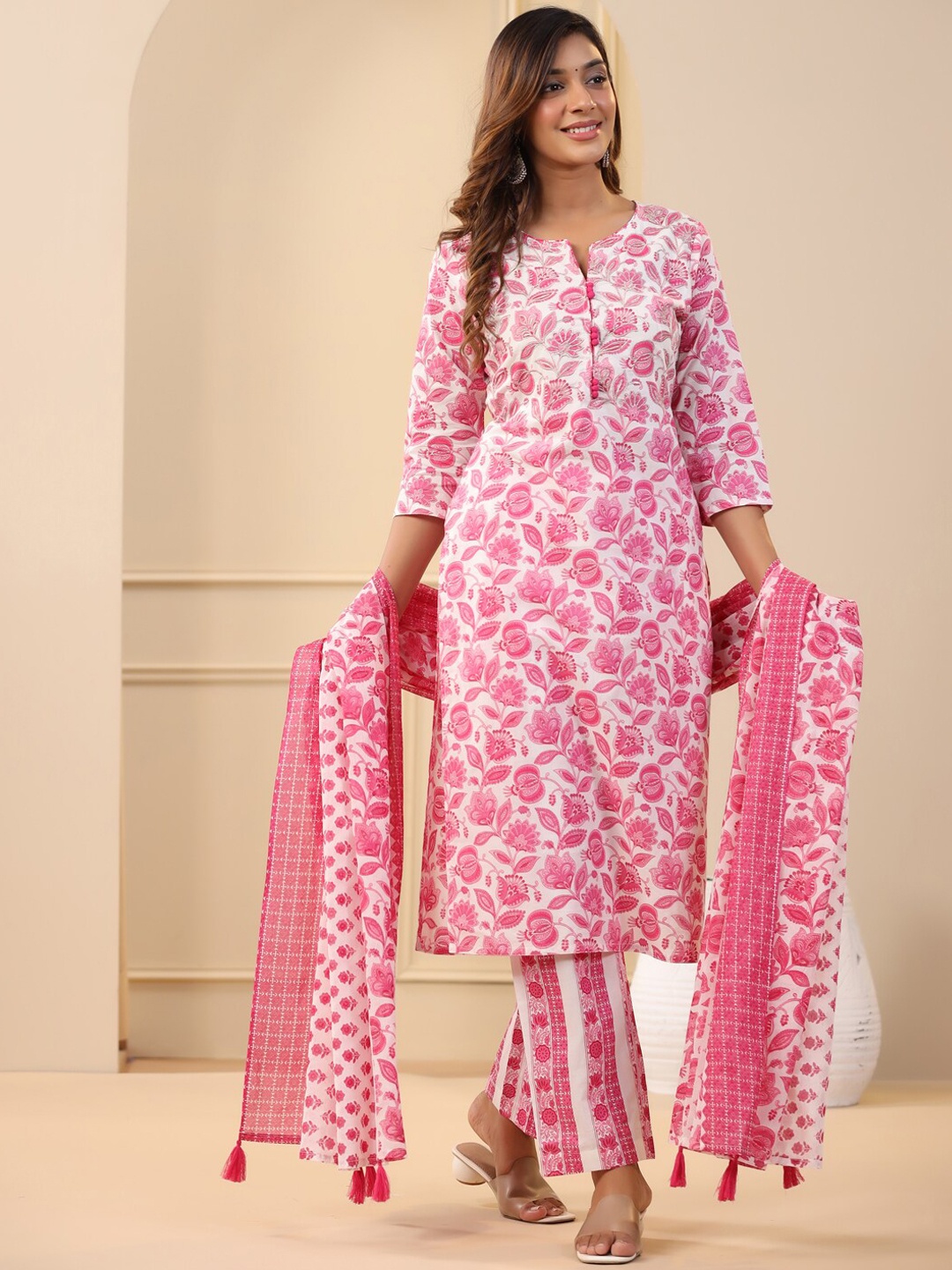 

Jaipur Kurti Fuchsia & White Colour Floral Printed Regular Kurta & Trousers With Dupatta