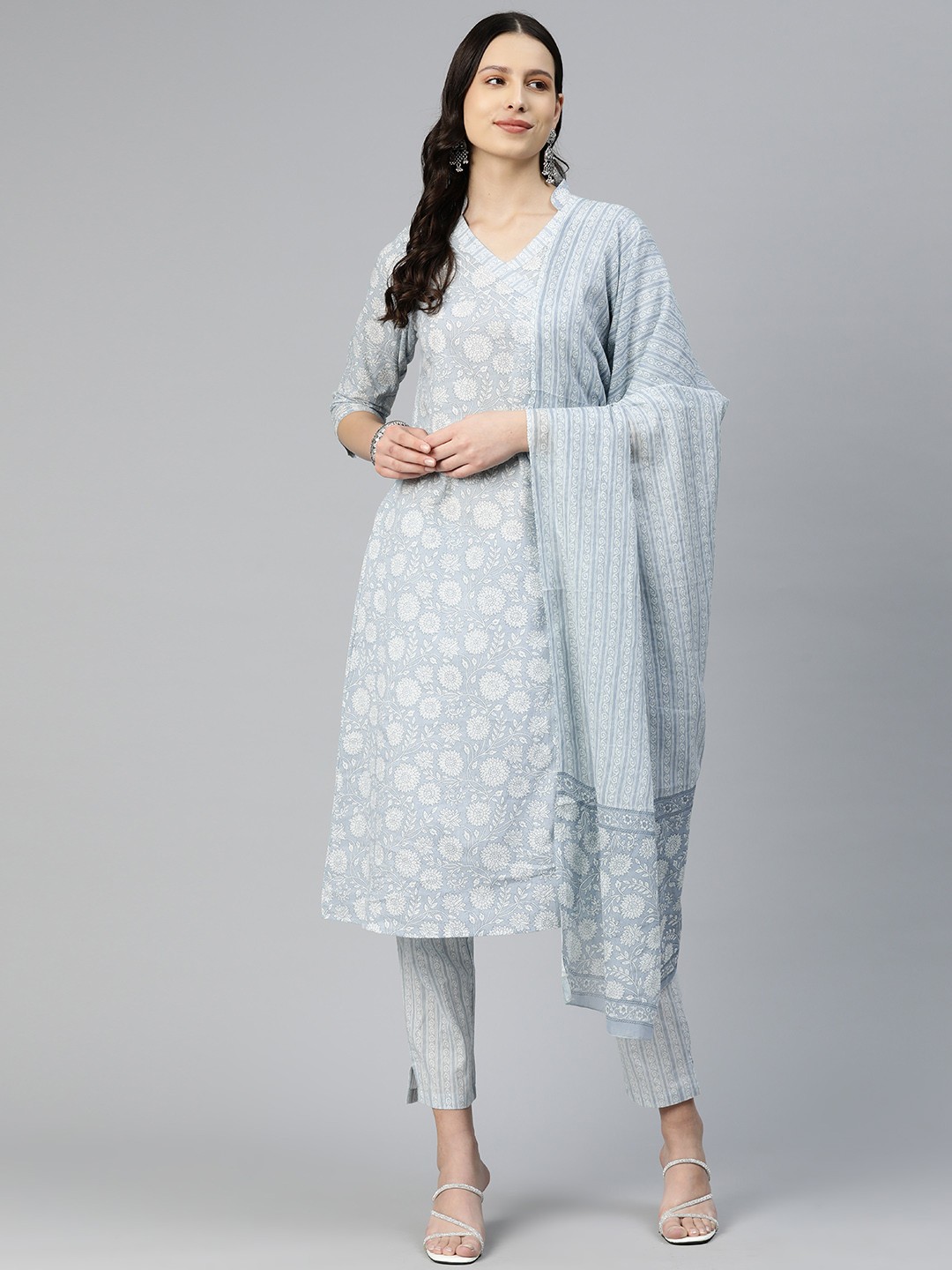 

Readiprint Fashions Women Floral Printed Regular Pure Cotton Kurta with Pyjamas & Dupatta, Grey