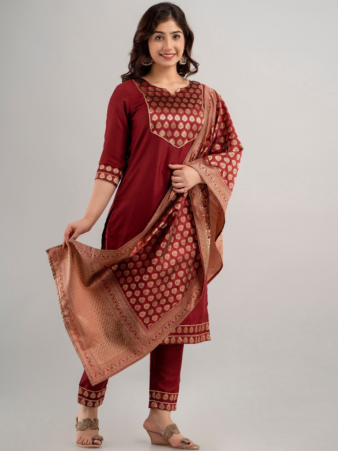 

Charu Ethnic Motifs Printed Regular Kurta with Trousers & Dupatta, Maroon