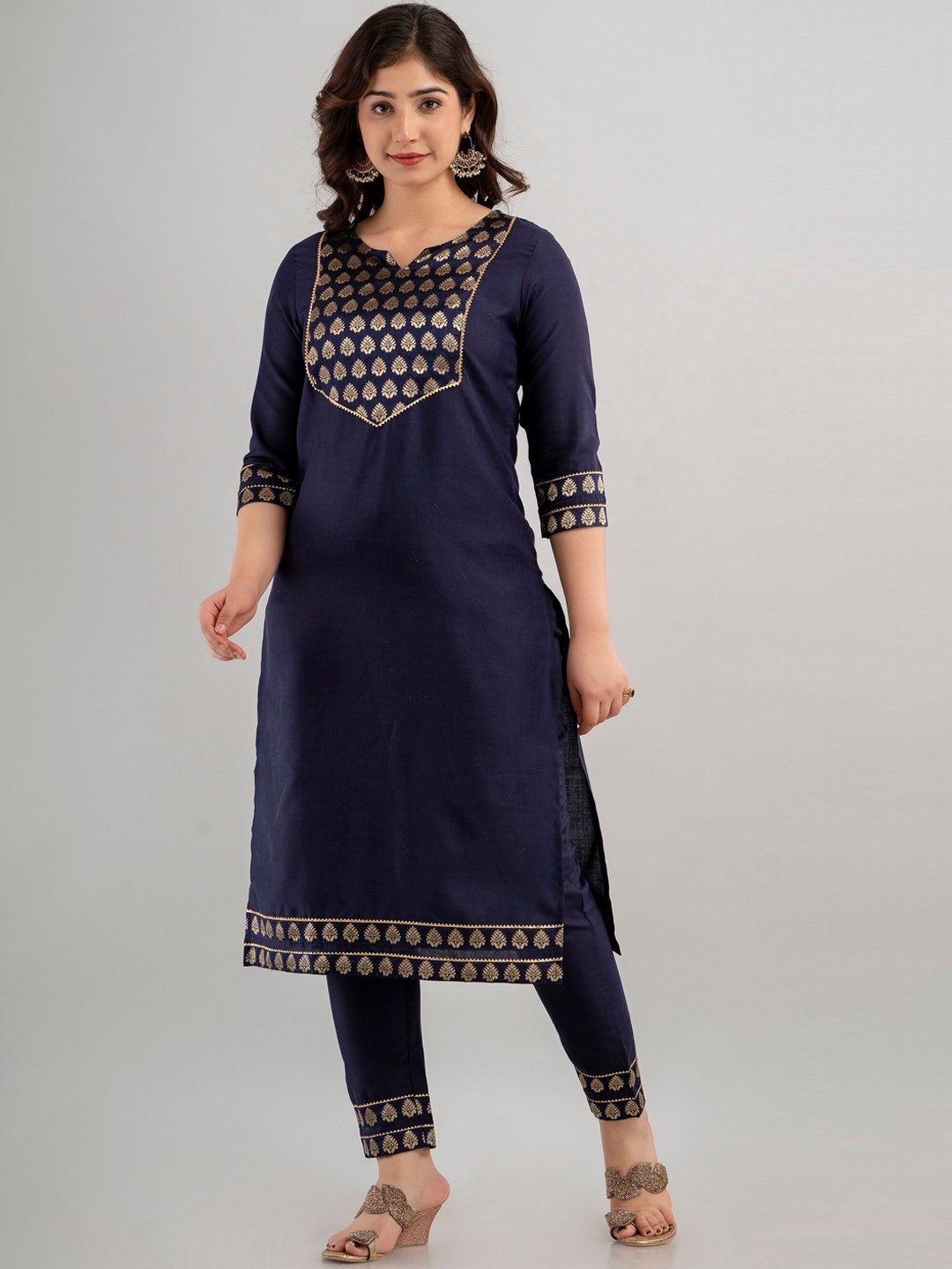 

Charu Ethnic Motifs Printed Regular Kurta with Trousers & Dupatta, Navy blue