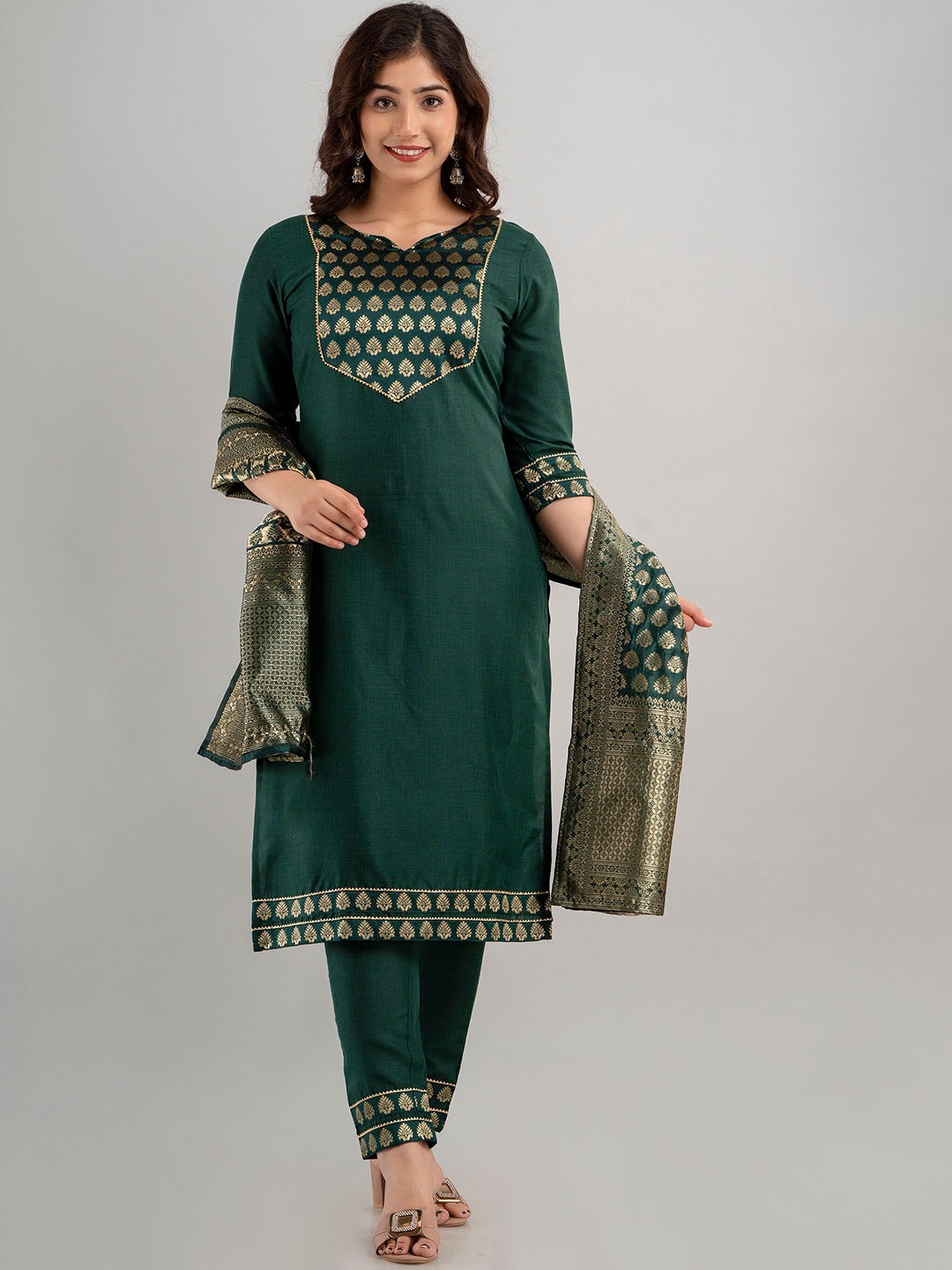 

Charu Ethnic Motifs Printed Regular Kurta with Trousers & Dupatta, Green