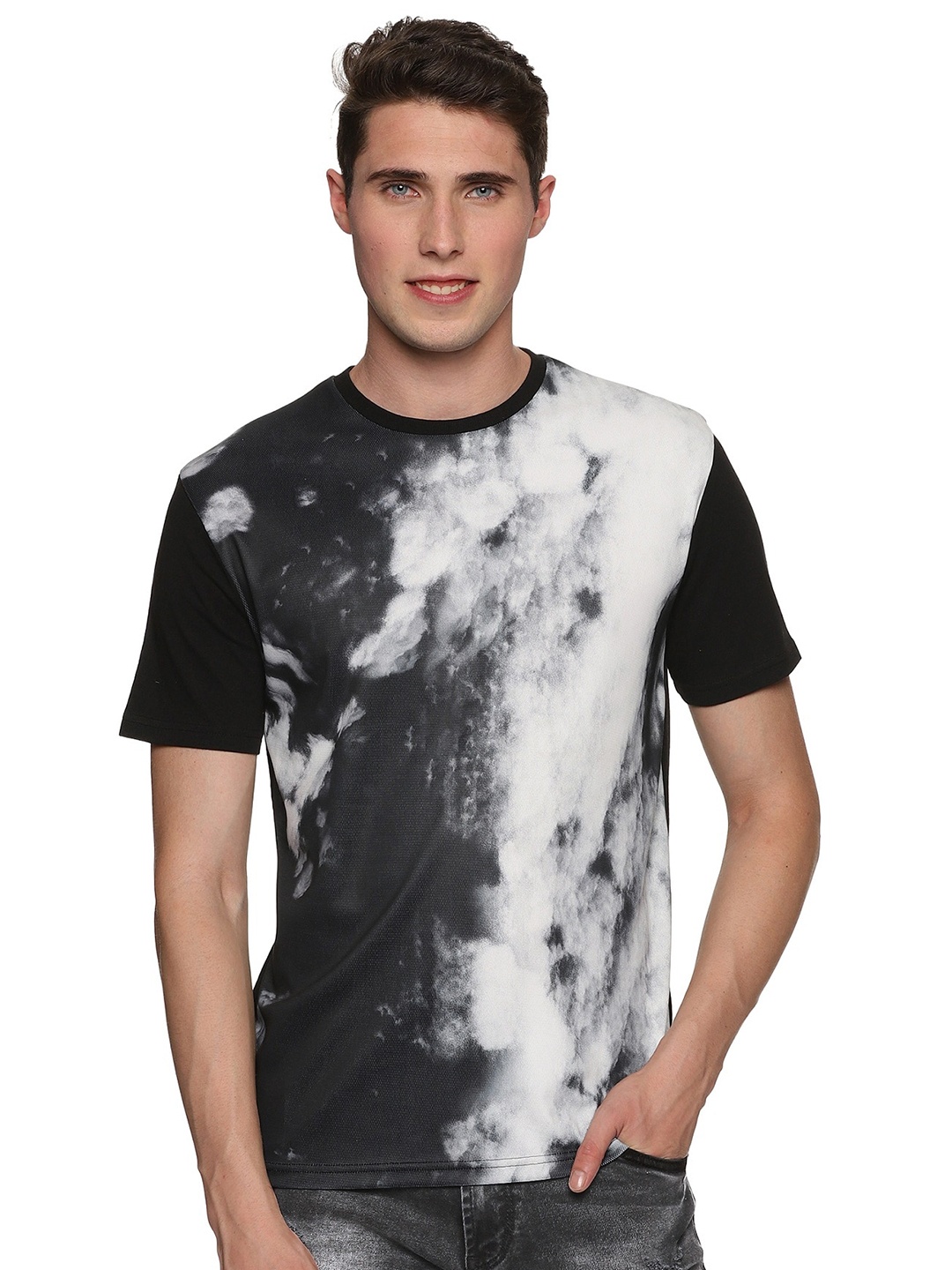 

UrGear Men Printed Pure Cotton T-shirt, Black