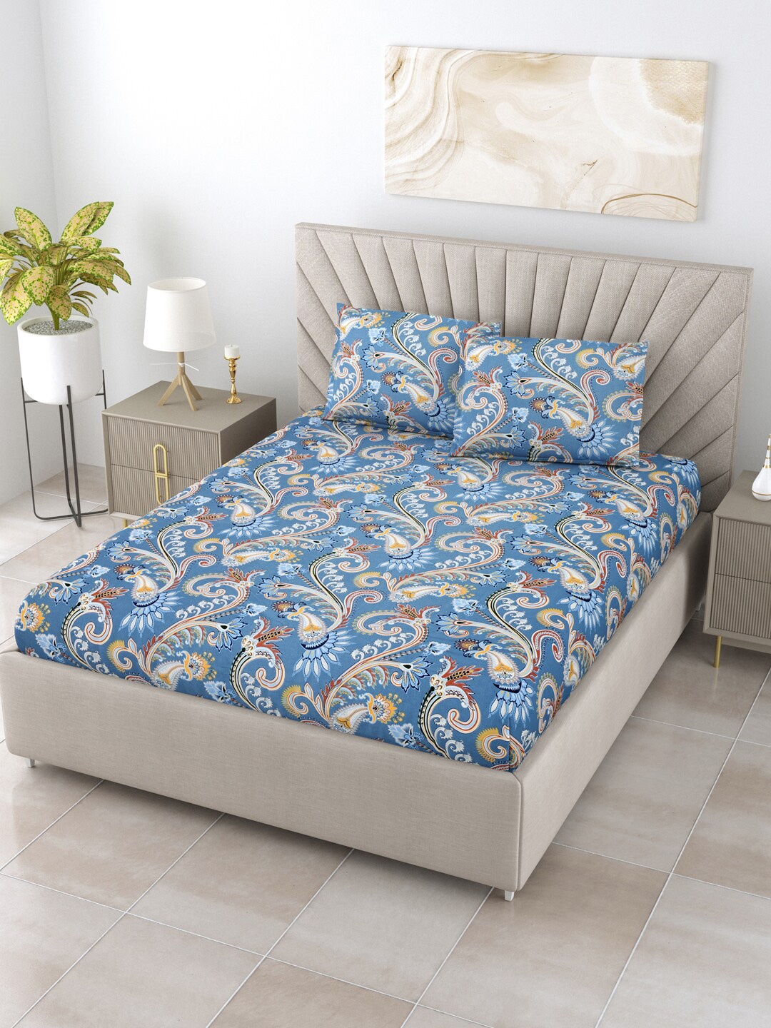 

Salona Bichona Blue & White Printed 144 TC Queen Bedsheet With 2 Pillow Covers