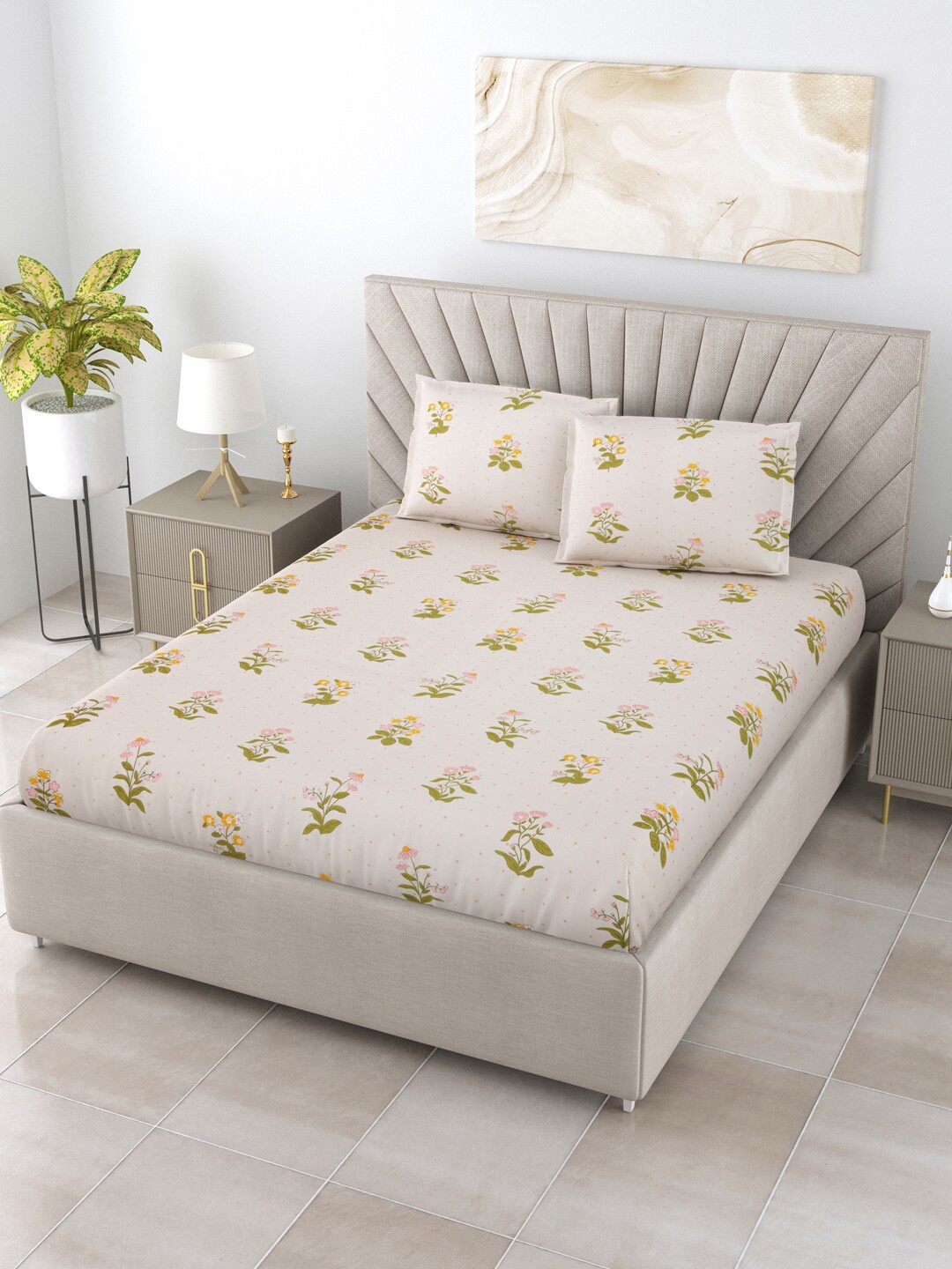 

Salona Bichona Off White & Green Floral 144 TC Queen Bedsheet With 2 Pillow Covers