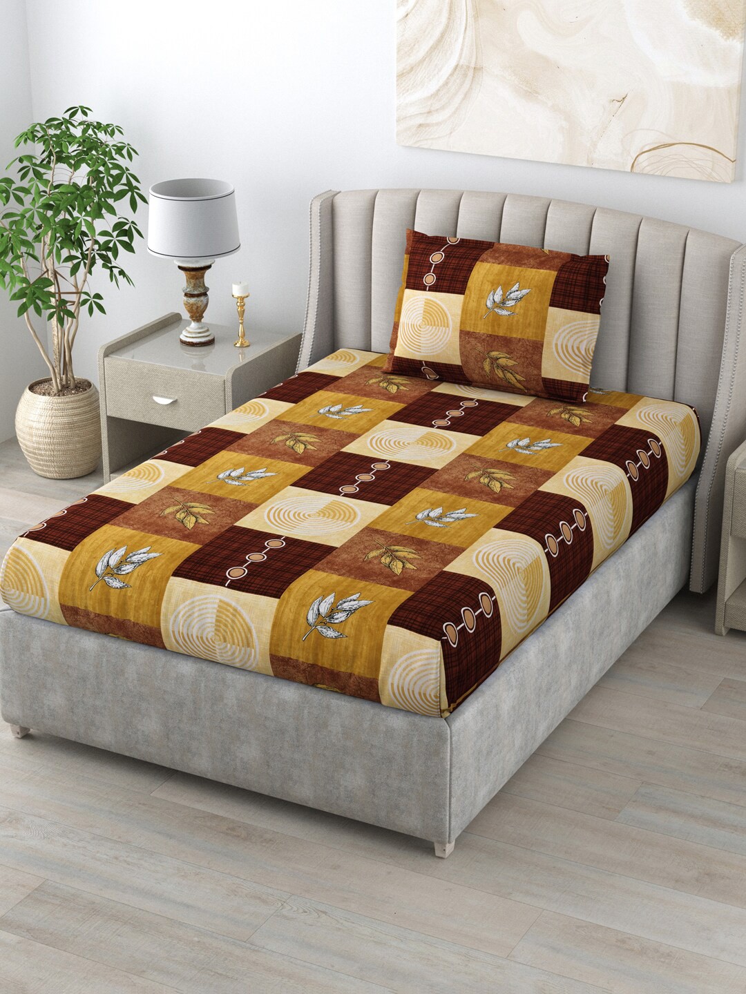 

Salona Bichona Beige & White Geometric 144 TC Single Bedsheet With 1 Pillow Covers
