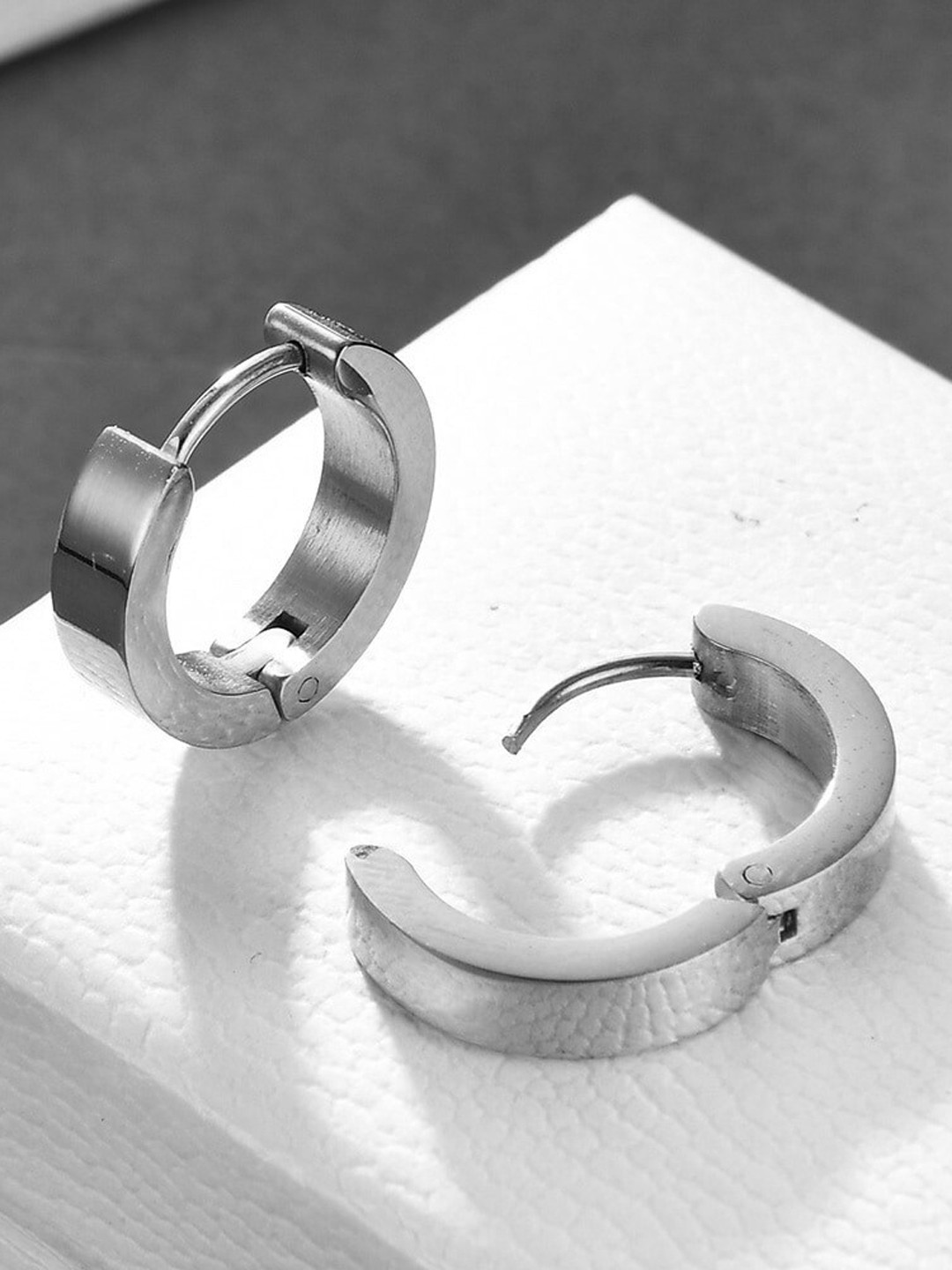 

VIEN Men Silver-Plated Circular Hoop Earrings