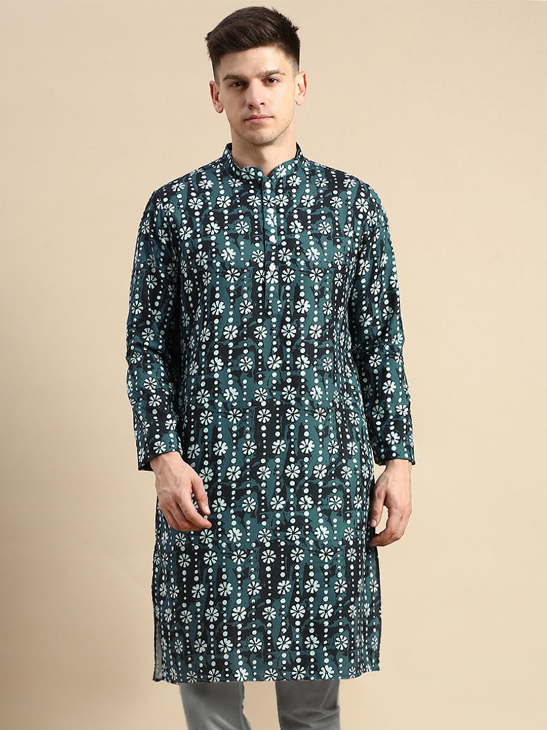 

Amodh by Kisah Floral Printed Mandarin Collar Kurta, Green