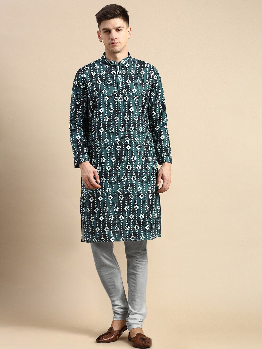 

Amodh by Kisah Ethnic Motifs Printed Regular Kurta with Churidar, Teal
