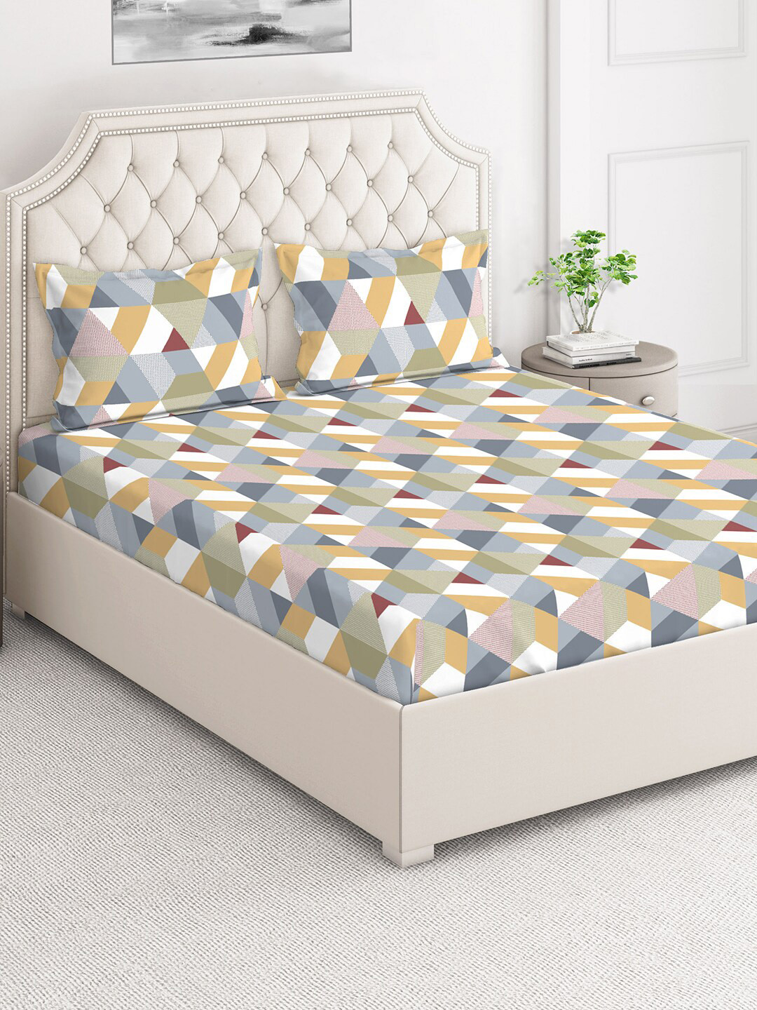 

Layers Grey & Green Geometric 140 TC Cotton Queen Bedsheet with 2 Pillow Covers