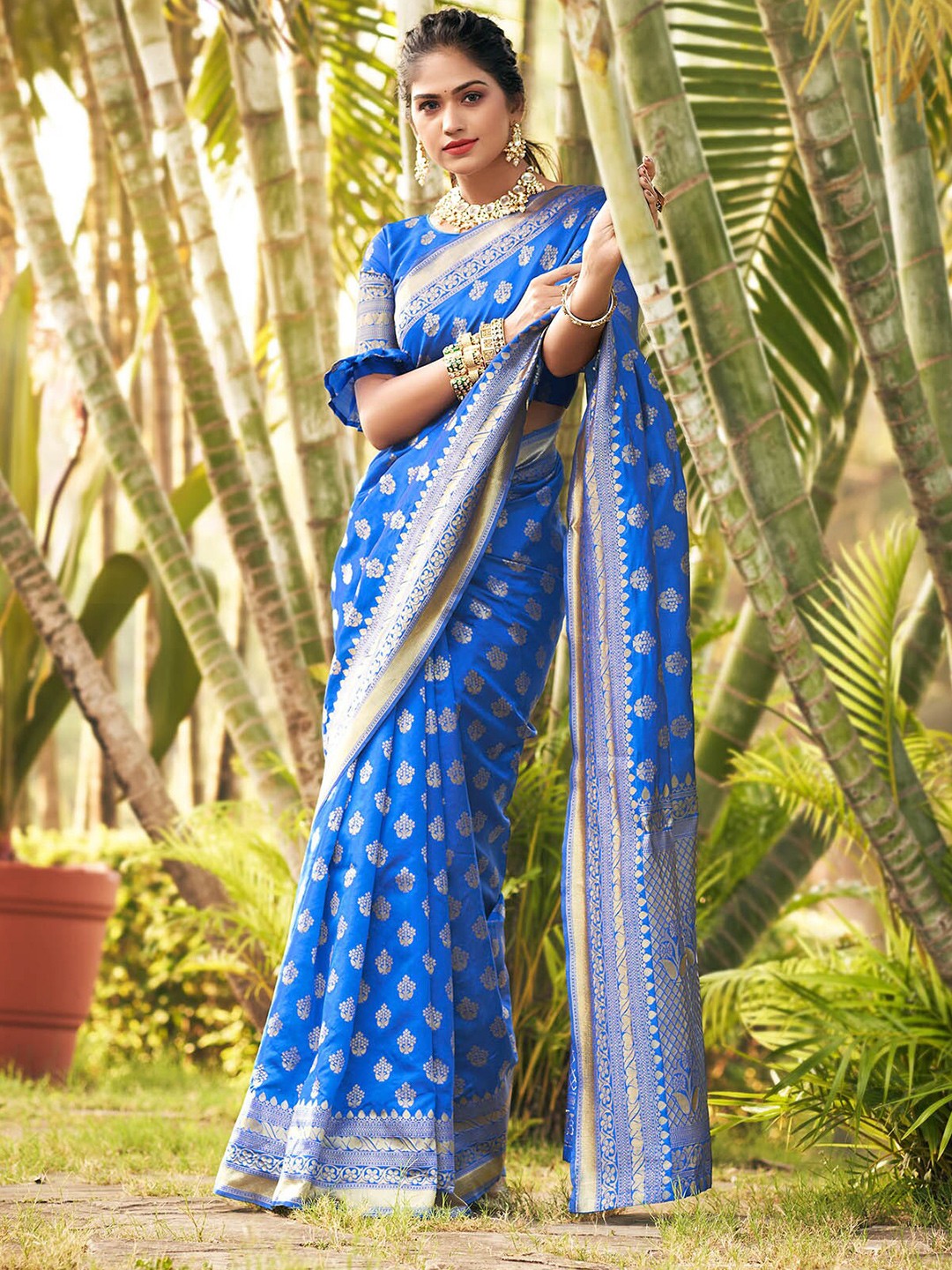 

ODETTE Ethnic Motifs Printed Woven Design Zari Saree, Blue