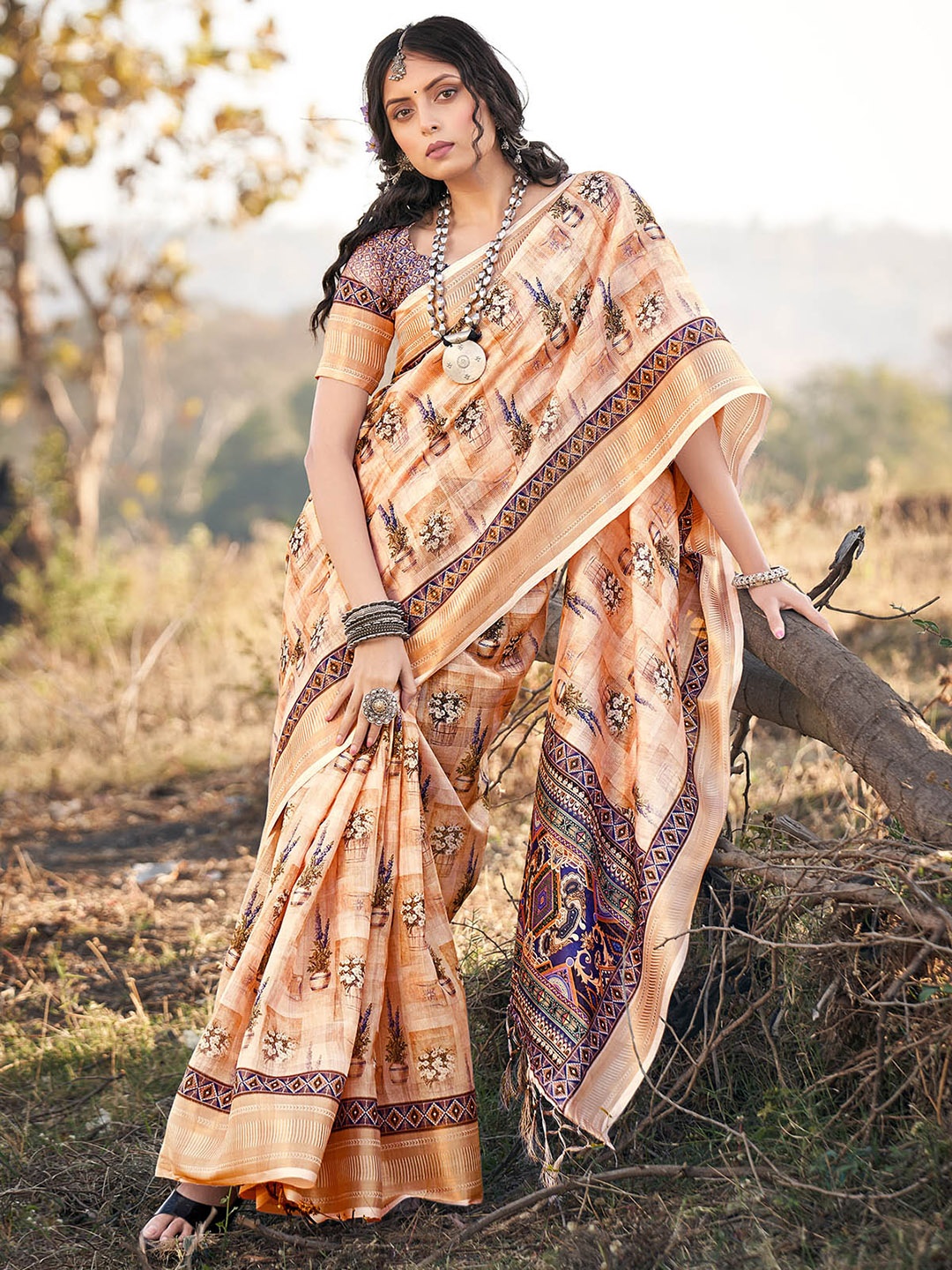 

ODETTE Floral Zari Saree, Peach