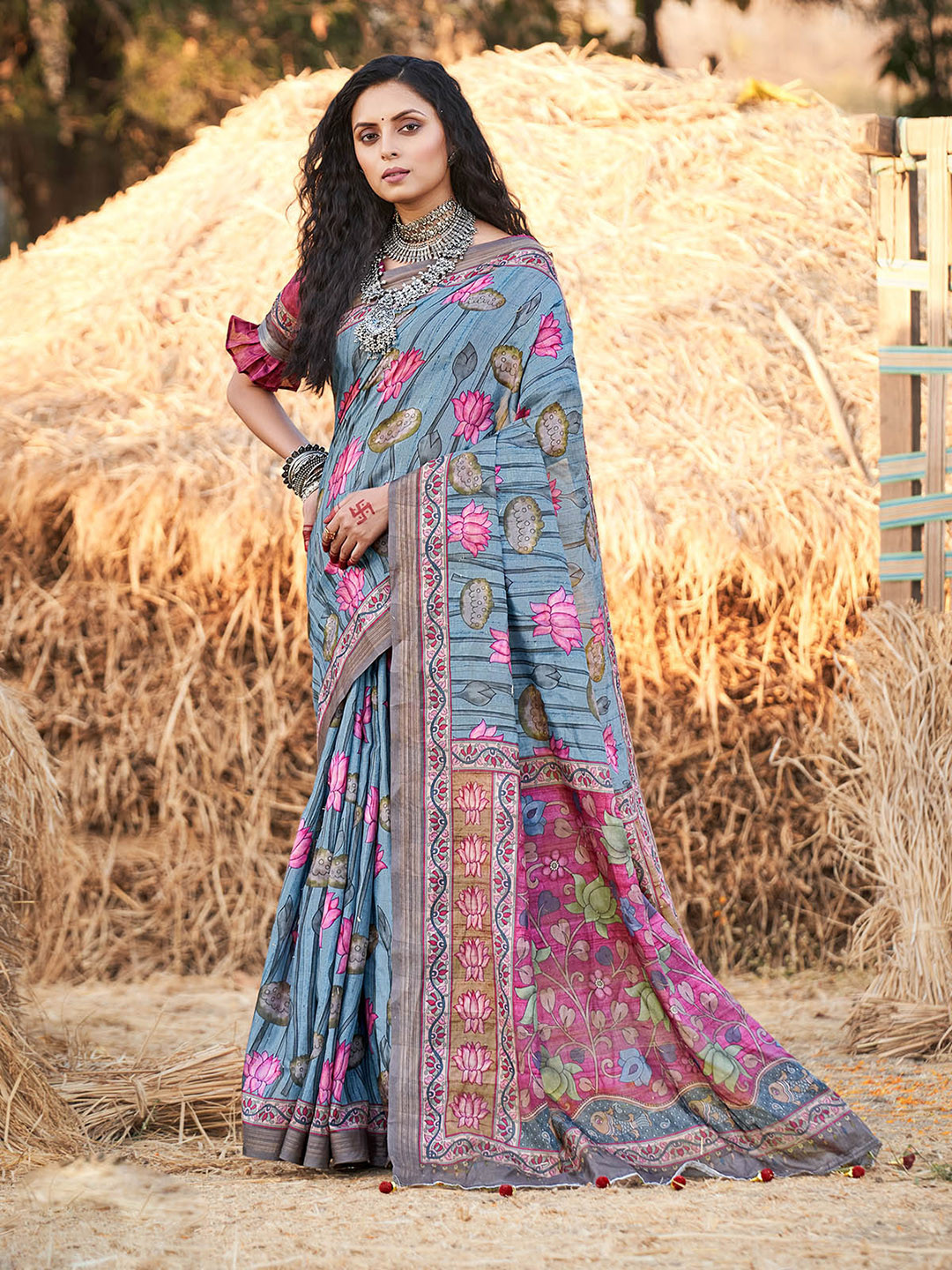 

ODETTE Floral Printed Saree, Grey