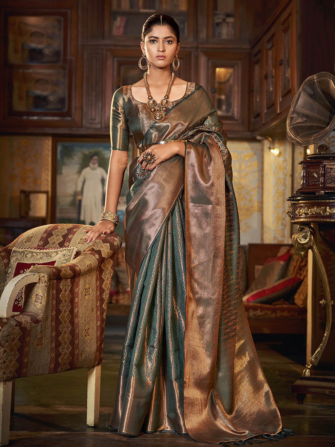 

ODETTE Ethnic Motifs Woven Design Zari Silk Blend Saree, Green