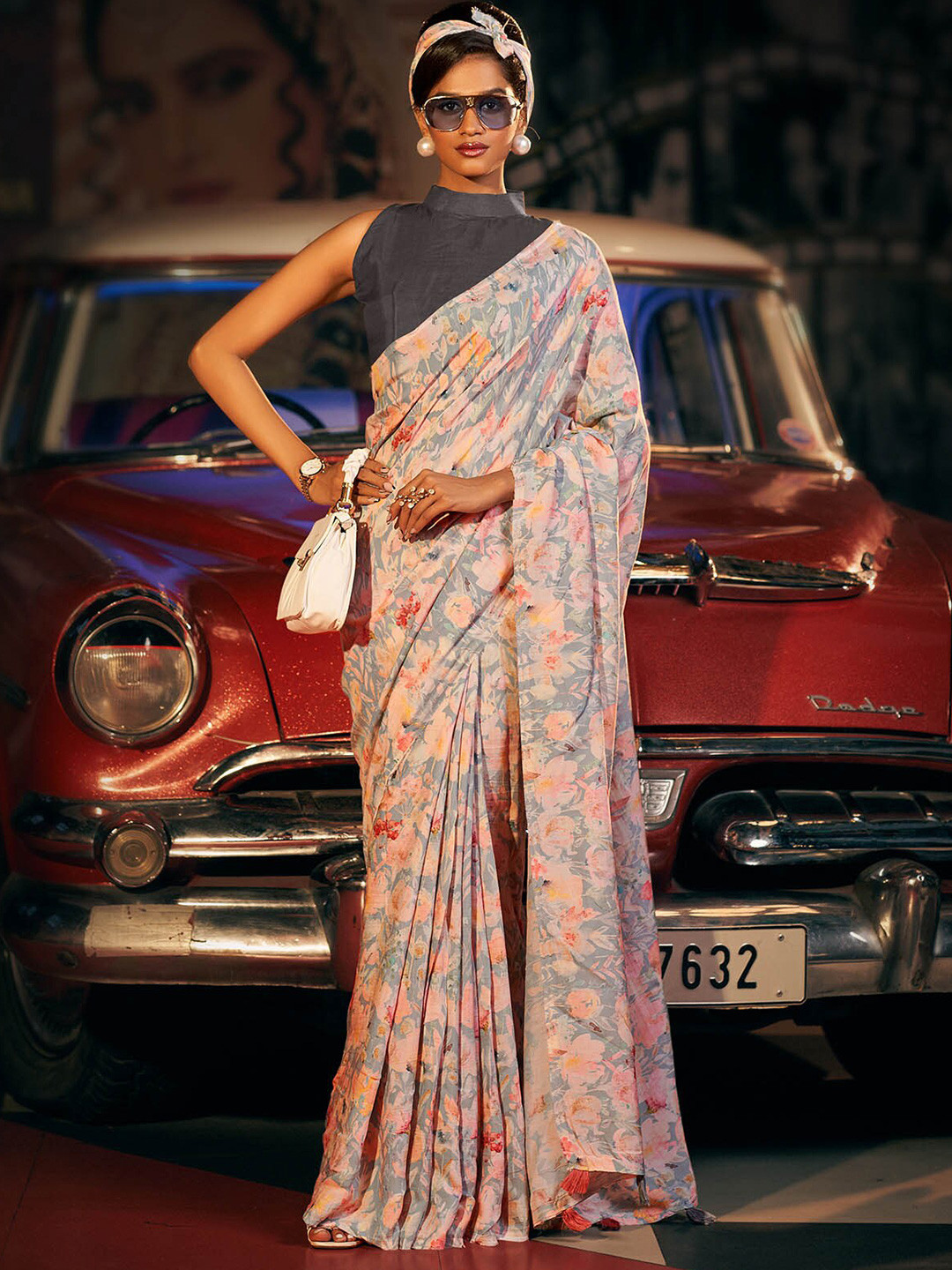

ODETTE Floral Printed Saree, Grey