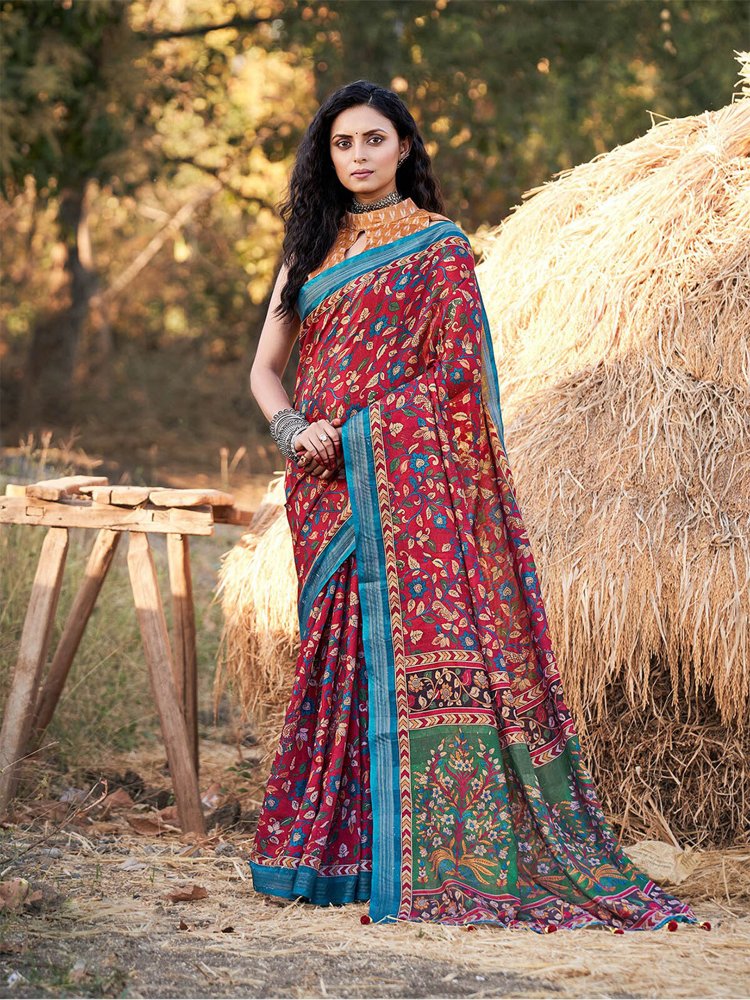 

ODETTE Floral Printed Zari Saree, Red