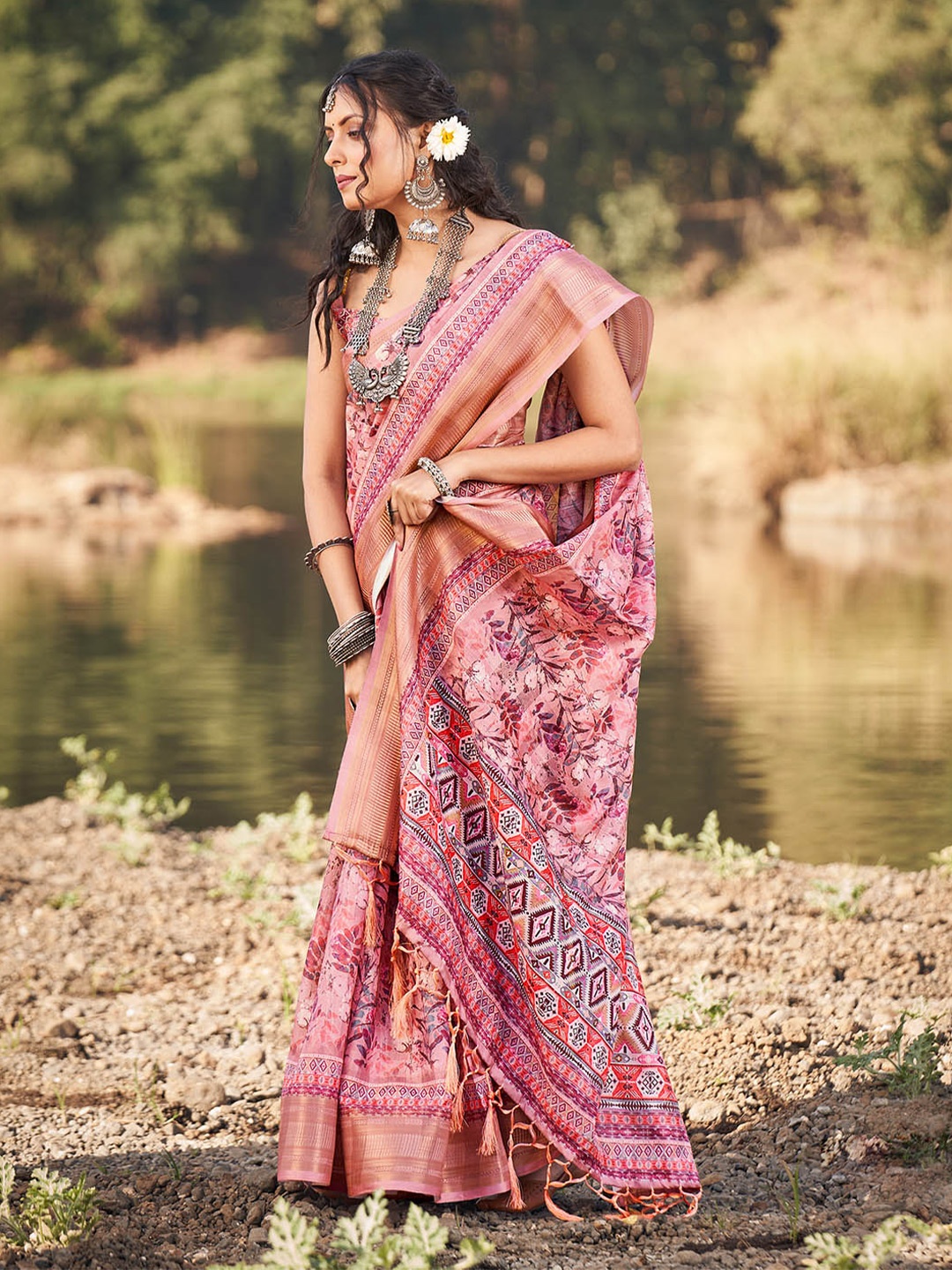

ODETTE Floral Printed Zari Saree, Pink