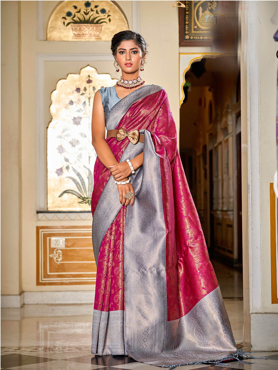 

ODETTE Ethnic Motifs Woven Design Zari Saree, Pink