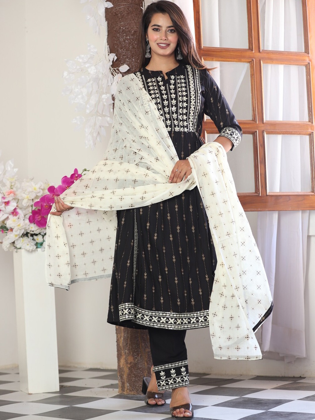 

TOULIN Ethnic Motifs Printed Kurta With Palazzos & Dupatta, Black