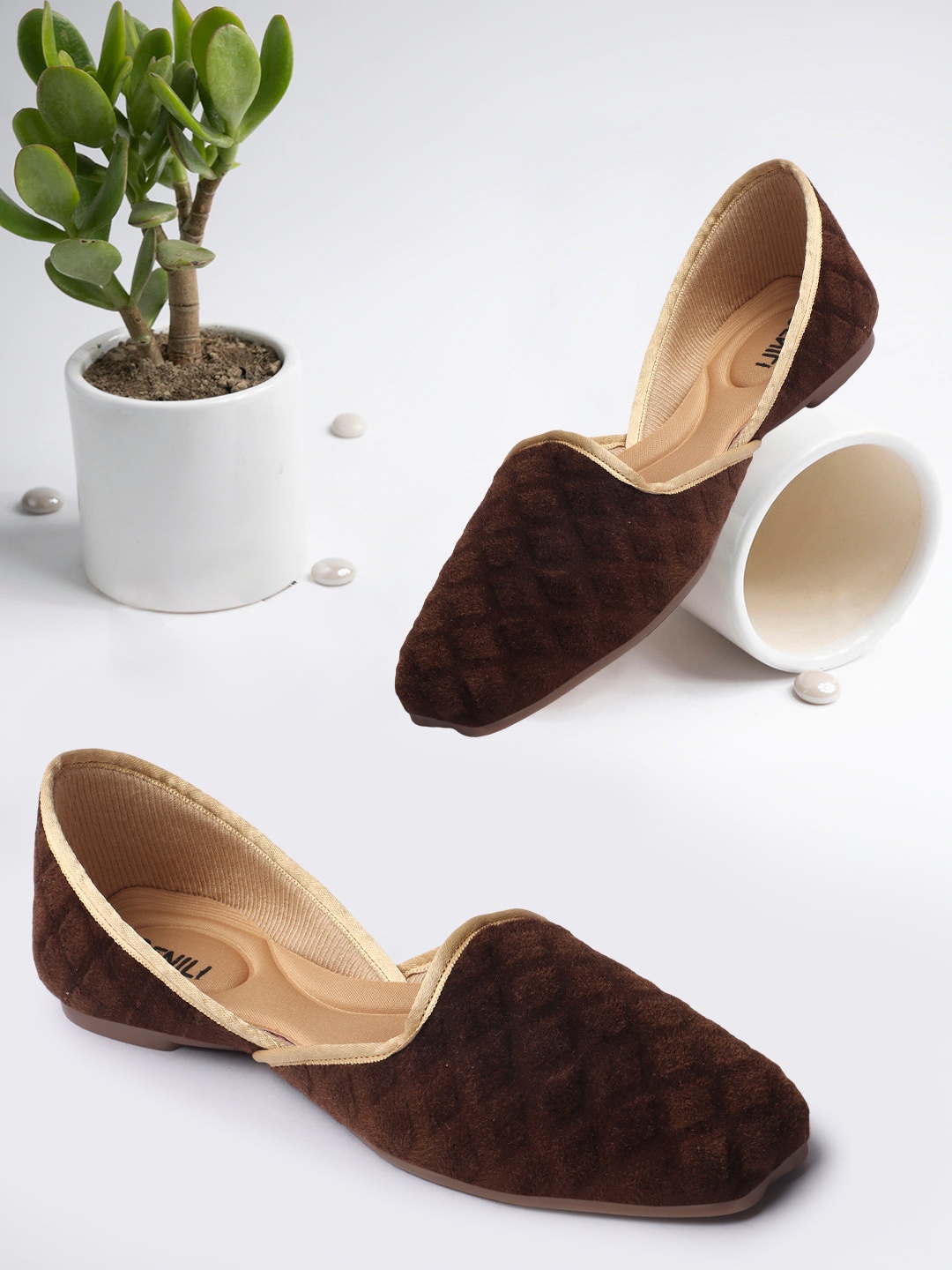 

Denill Self Design Slip on Ethnic Mojaris, Brown