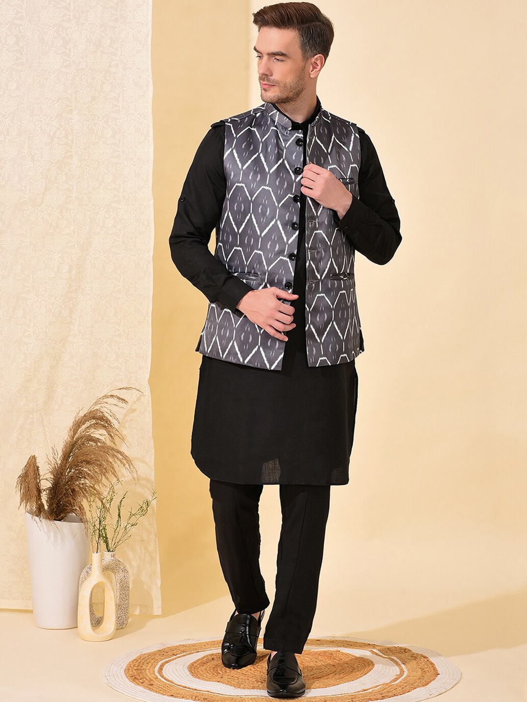 

Hangup Men Black Regular Pure Cotton Kurta With Pyjamas & Nehru jacket