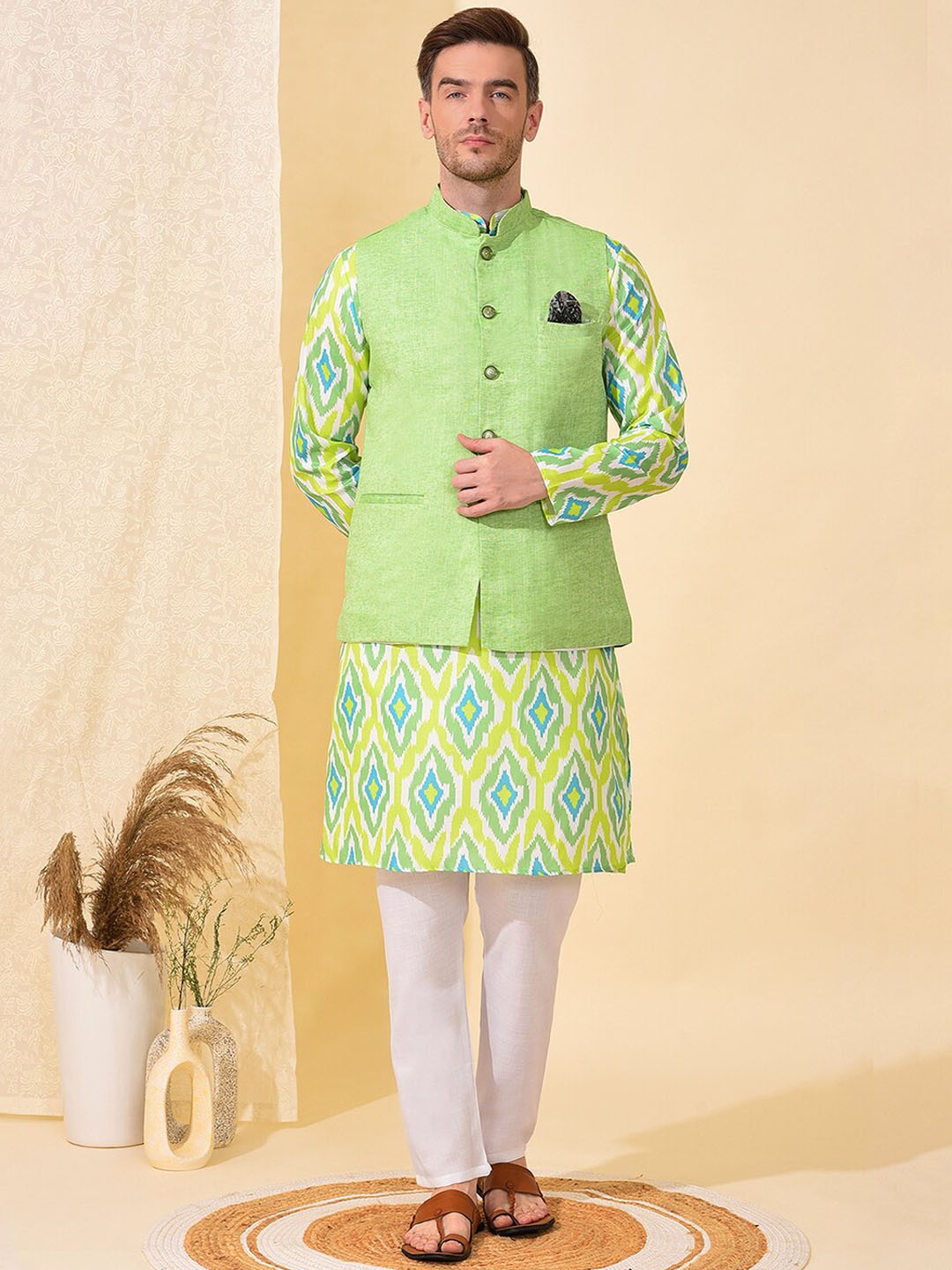

Hangup Ethnic Motifs Printed Pure Cotton Kurta With Pyjamas & Nehru jacket, Green
