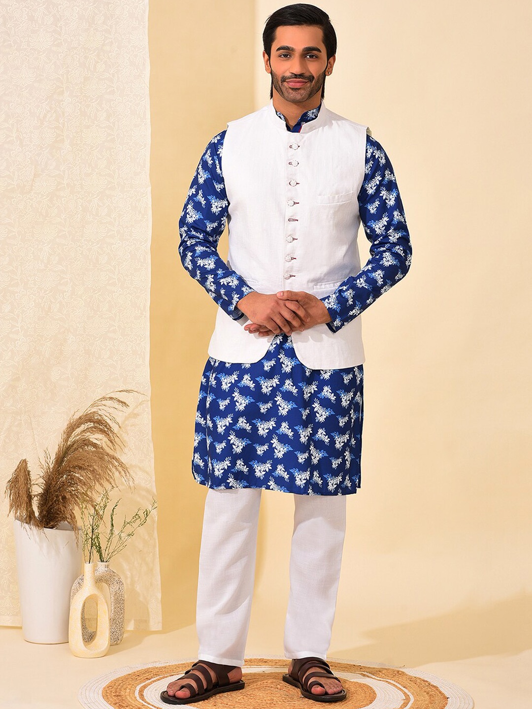 

Hangup Ethnic Motifs Printed Pure Cotton Kurta With Pyjamas & Nehru jacket, White