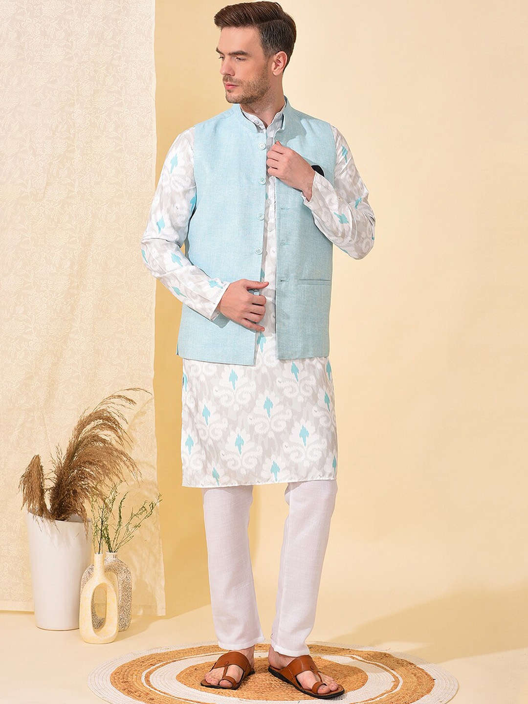 

Hangup Ethnic Motifs Printed Pure Cotton Kurta With Pyjamas & Nehru jacket, White