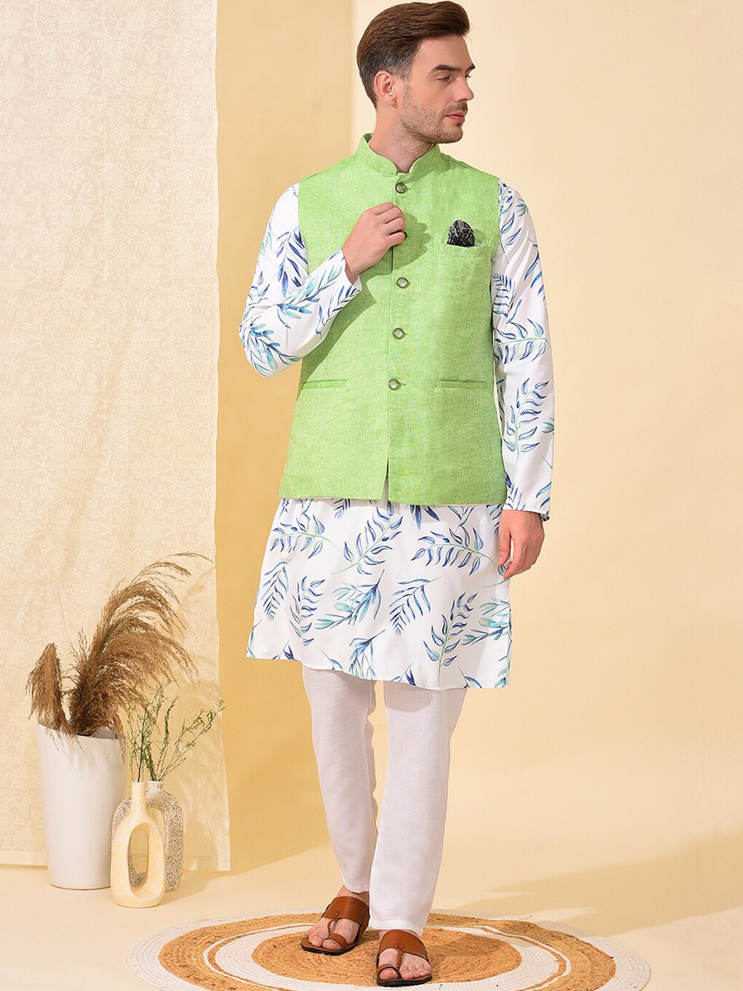 

Hangup Men Ethnic Motifs Printed Pure Cotton Kurta with Pyjamas & Nehru Jacket, White