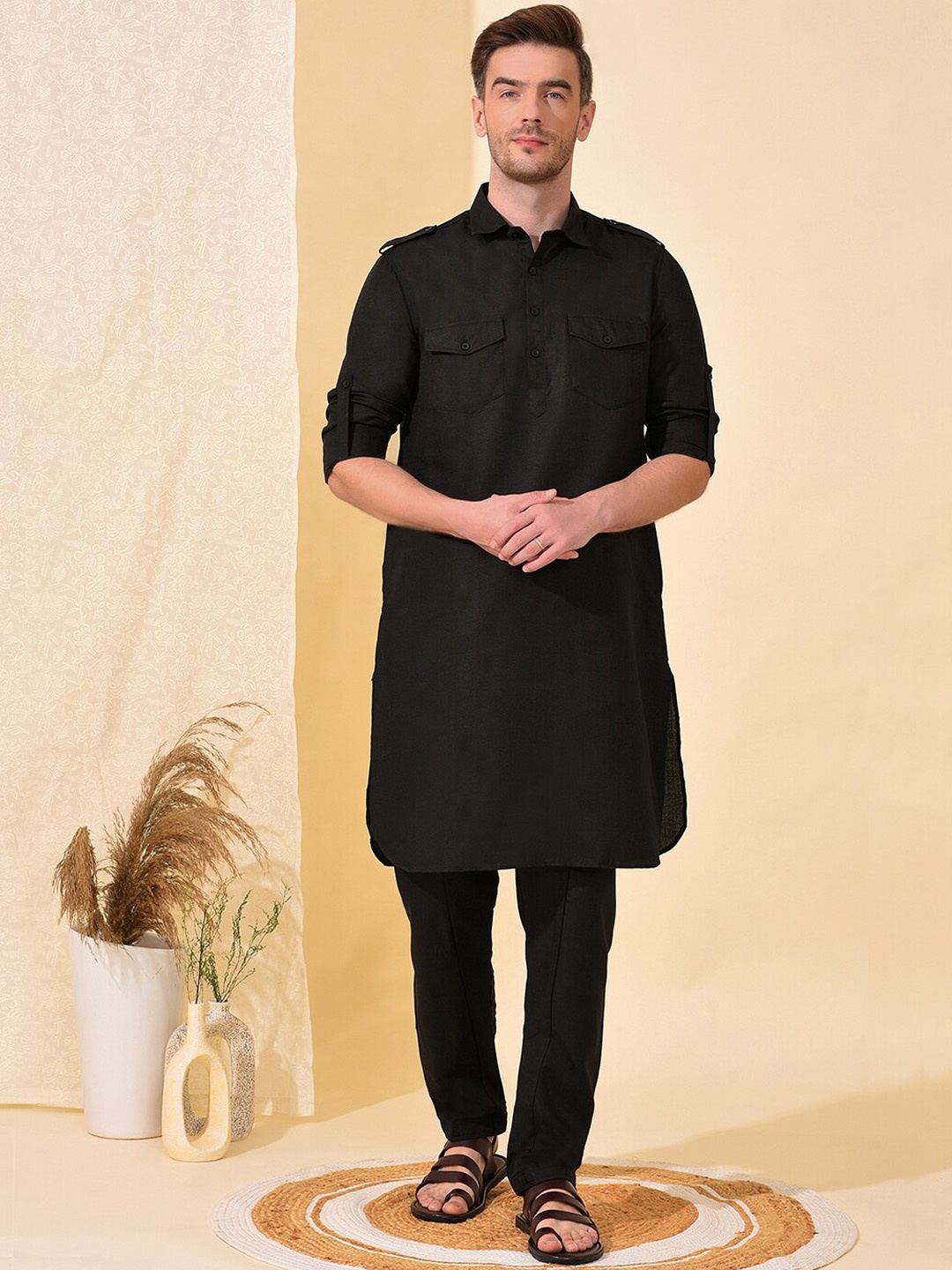 

Hangup Men Shirt Collar Pakistani Style Kurta With Pyjamas, Black