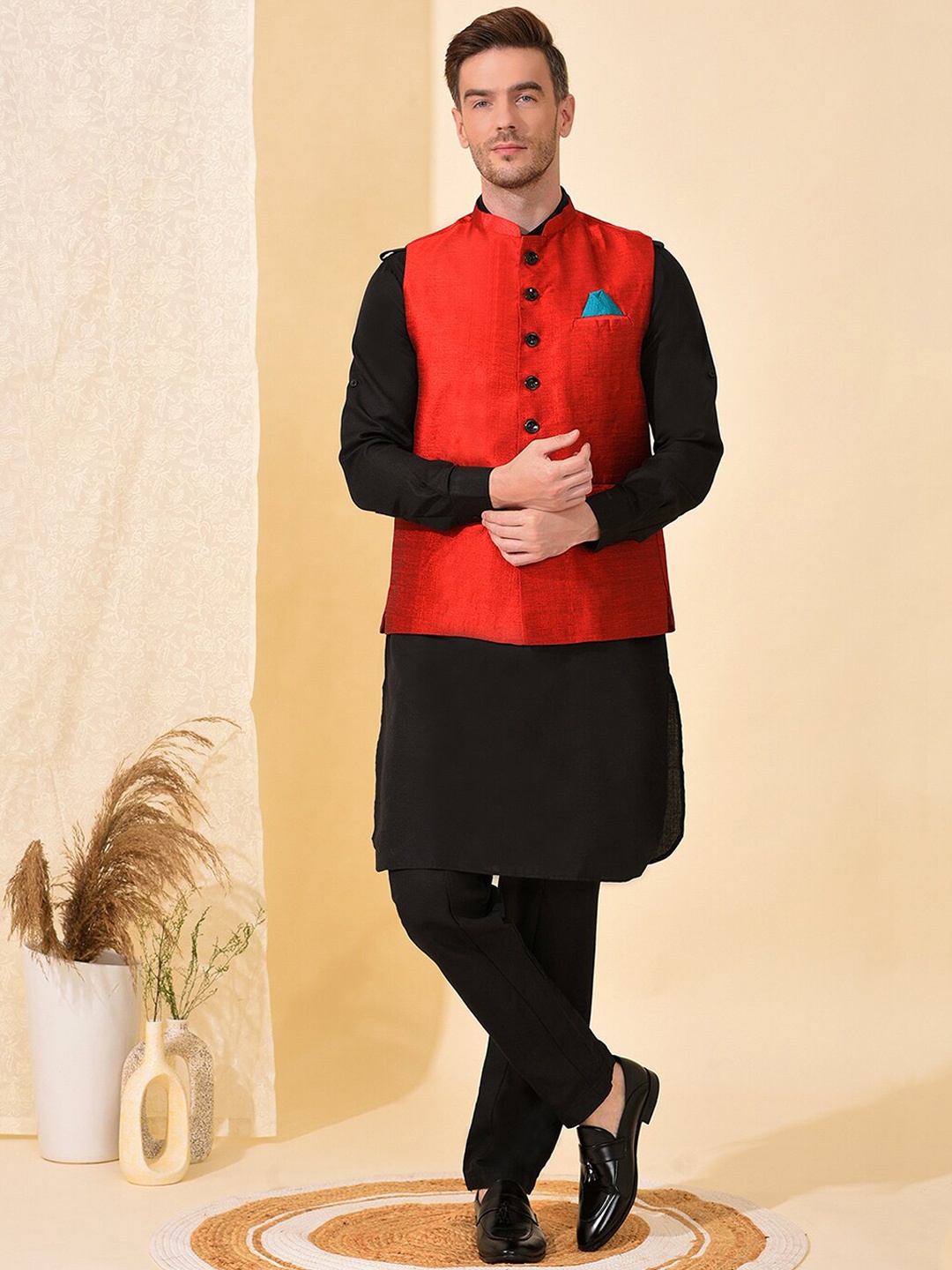 

Hangup Men Pure Cotton Mandarin Collar Kurta With Pyjamas & Nehru Jacket, Black