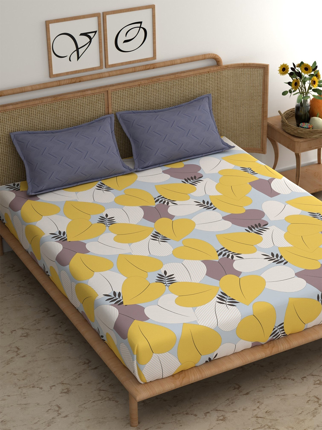 

CHHAVI INDIA Yellow & White Floral 210 TC King Bedsheet with 2 Pillow Covers