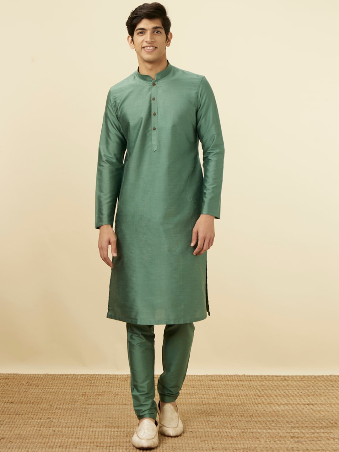 

Manyavar Mandarin Collar Straight Kurta with Pyjamas, Green