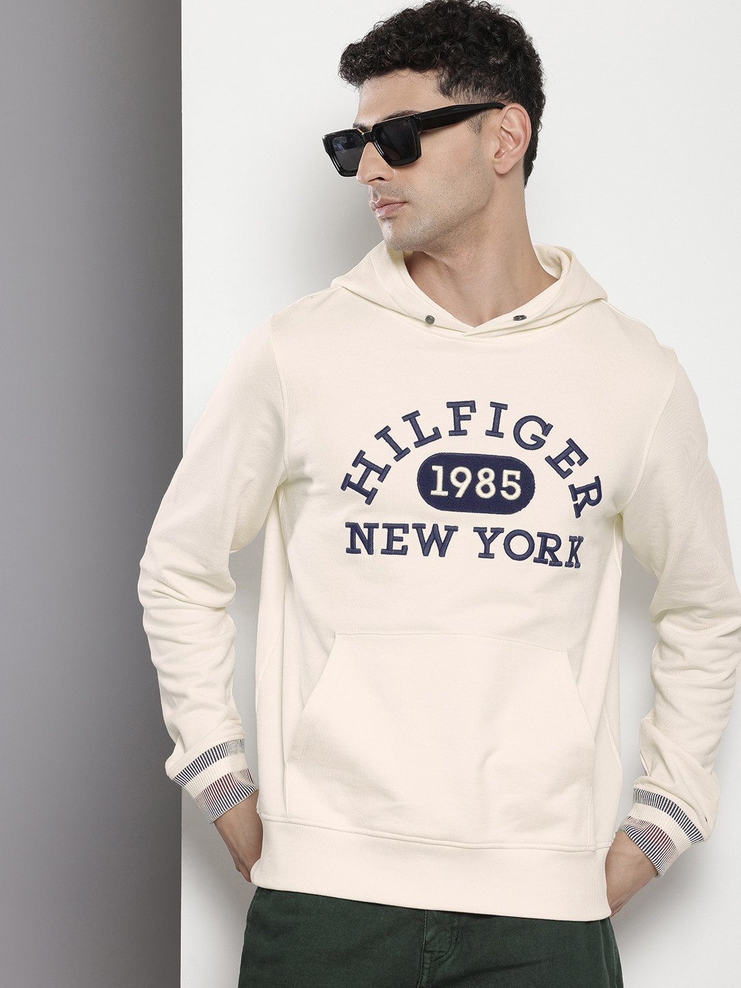 

Tommy Hilfiger Pure Cotton Brand Logo Embroidered Hooded Sweatshirt, Off white