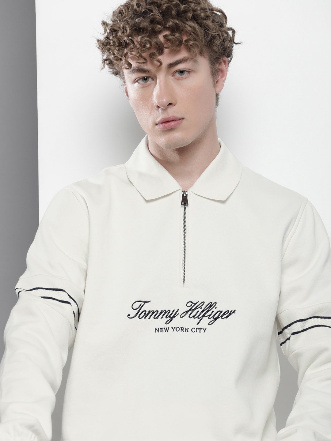 

Tommy Hilfiger Shirt Collar Embroidered Detail Sweatshirt, Off white